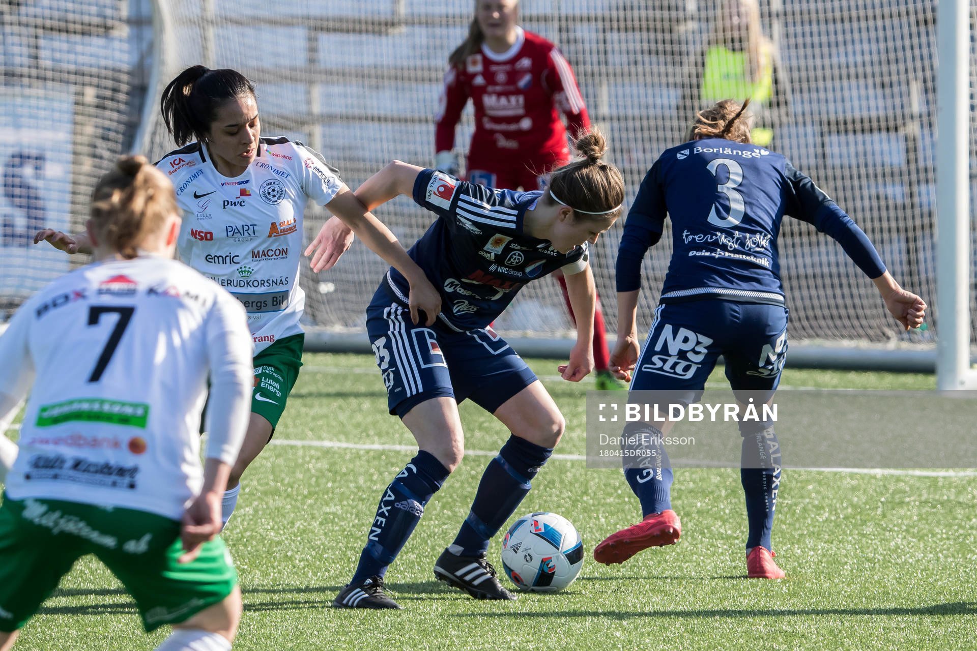 Assis Jaclyn Sawichi och Kvarnsvedens  Michaela Hermansson