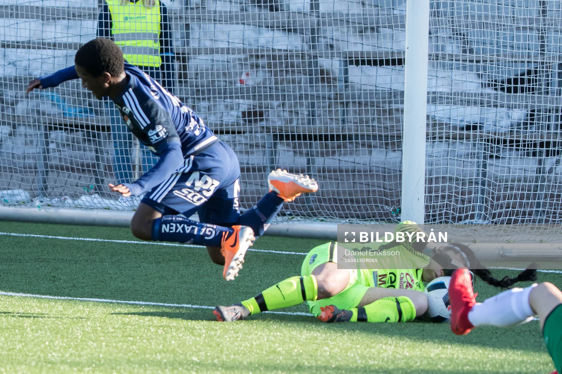 Kvarnsvedens  Temwa Chawinga  och Assis Christina Dineson