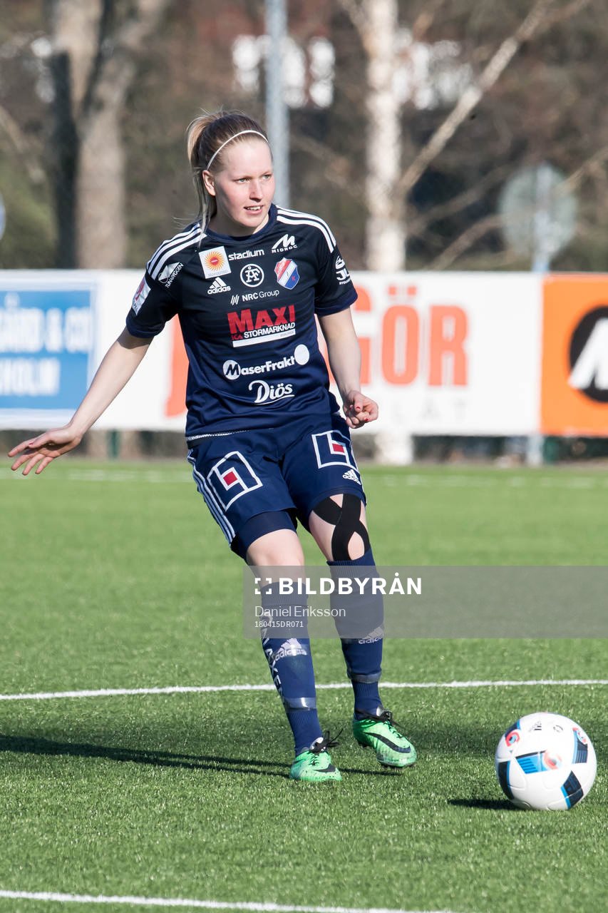 Kvarnsvedens  Beatrice Gärds  i fotbollsmatchen i dam