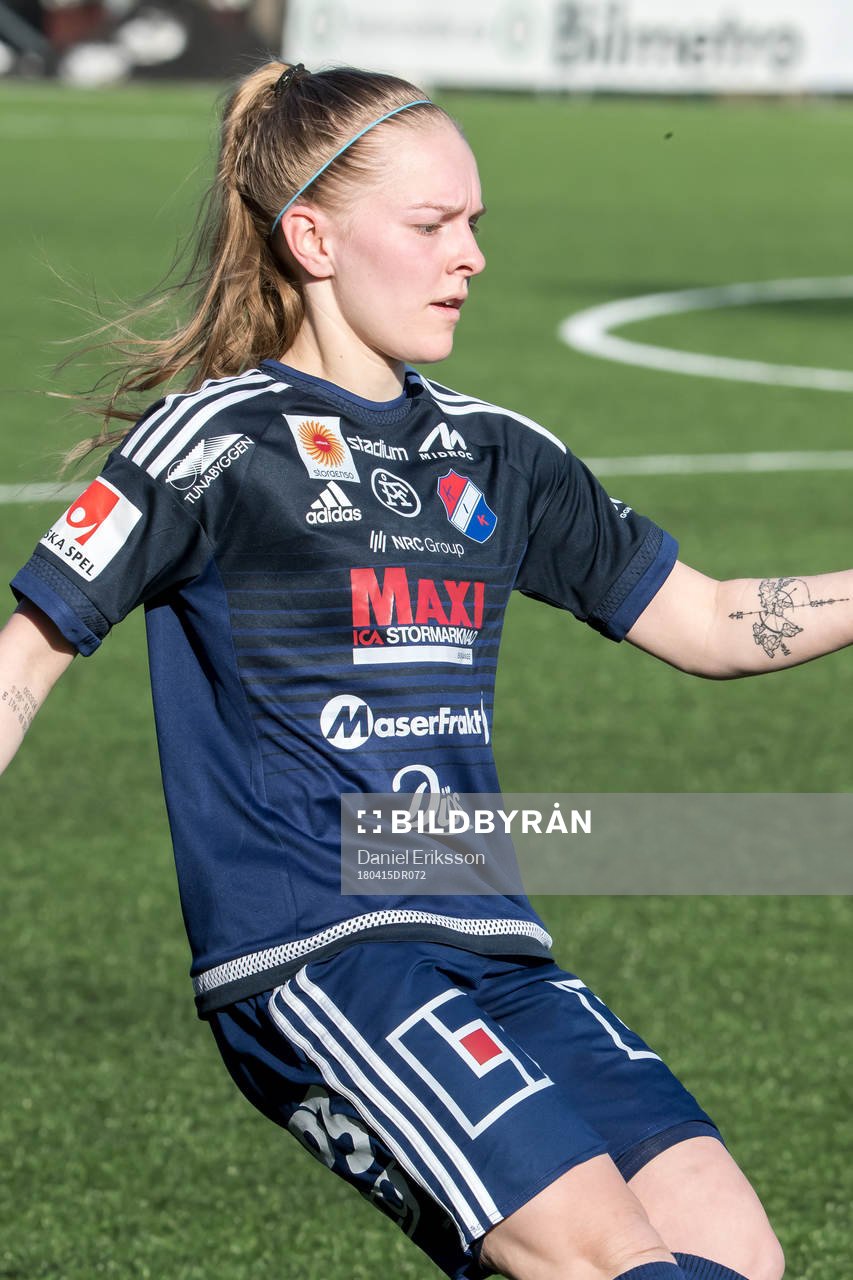 Kvarnsvedens  Johanna Axfeldt   i fotbollsmatchen i dam
