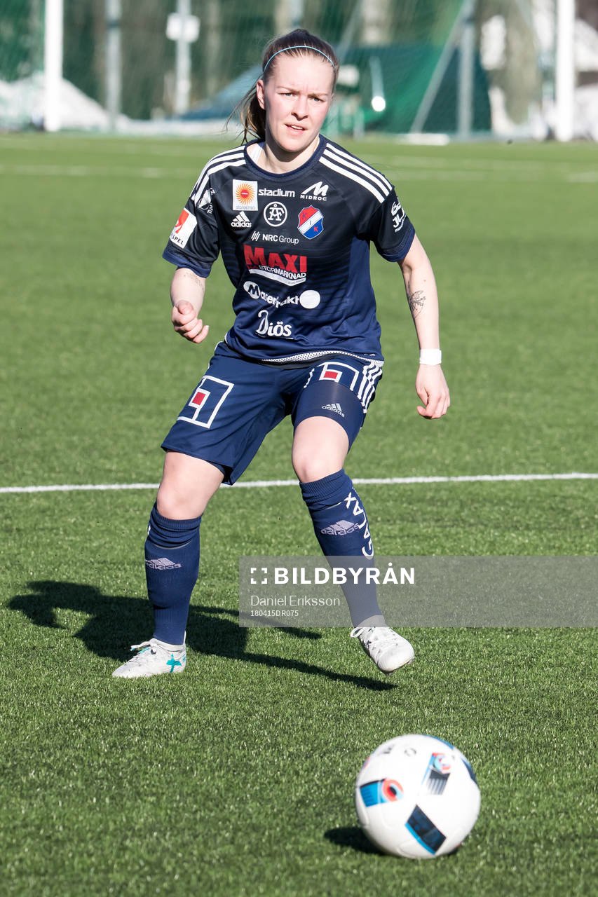 Kvarnsvedens  Johanna Axfeldt   i fotbollsmatchen i dam