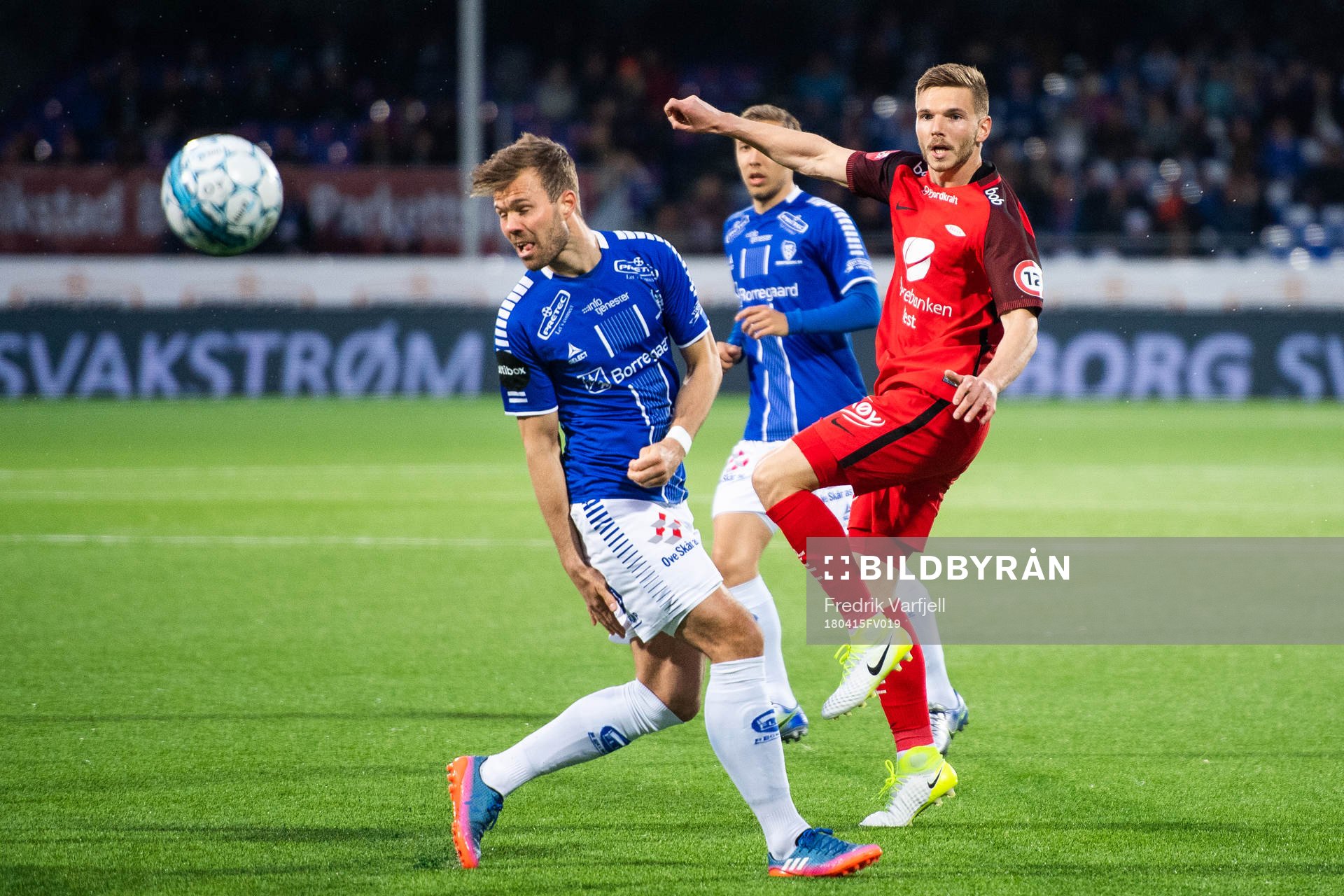 Patrick Mortensen of Sarpsborg 08 and Gilli Rolantsson of