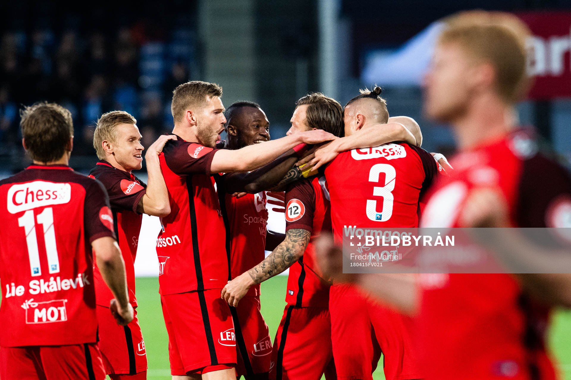 The players of Brann celebrate the 1-0 goal by Sivert