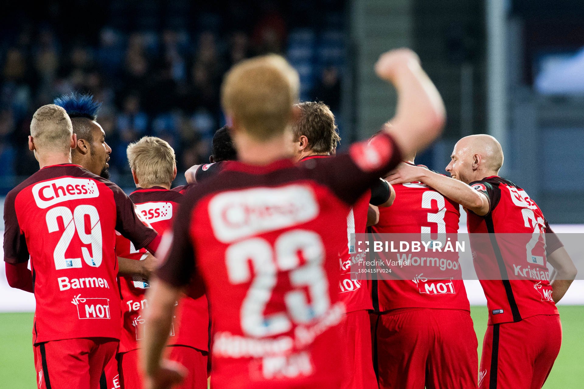 The players of Brann celebrate the 1-0 by Sivert Heltne
