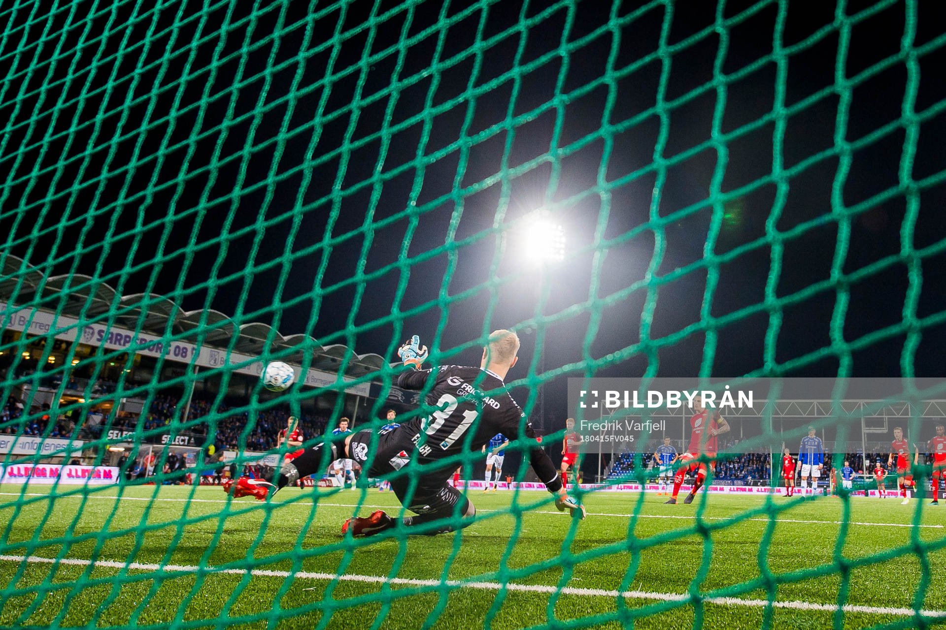 Vito Wormgoor of Brann scores 1-2 behind Anders Kristiansen