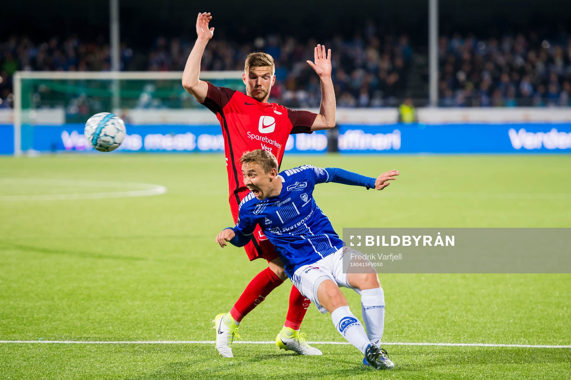 Gilli Rolantsson of Brann and Jon-Helge Tveita of Sarpsborg