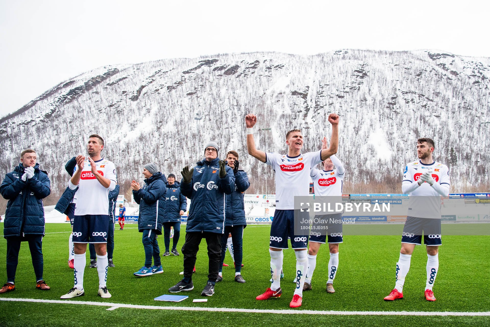 Leo Skiri Østigård of Viking celebrates with his teammates