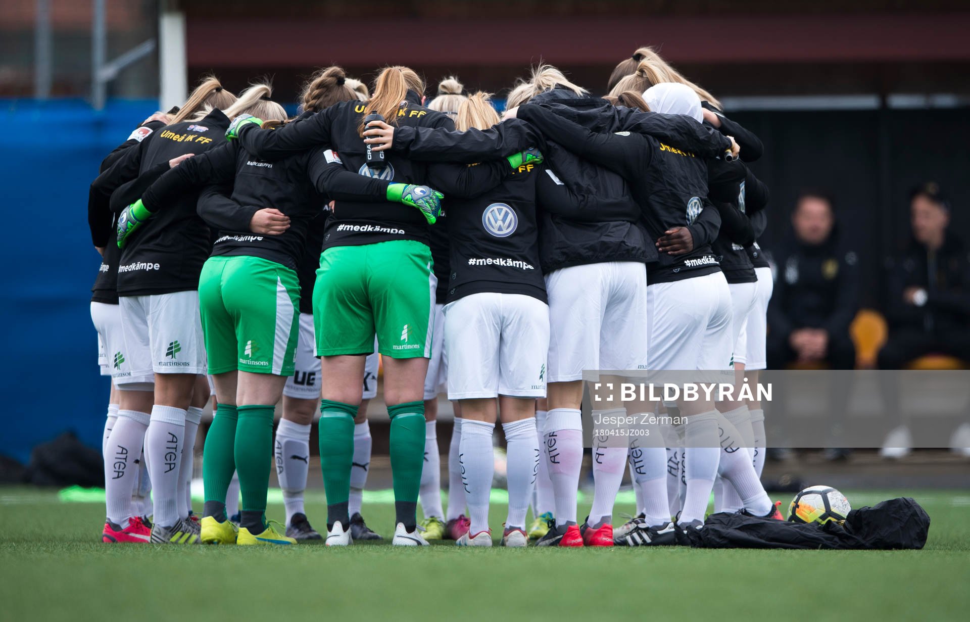 Umeås spelare i en ring