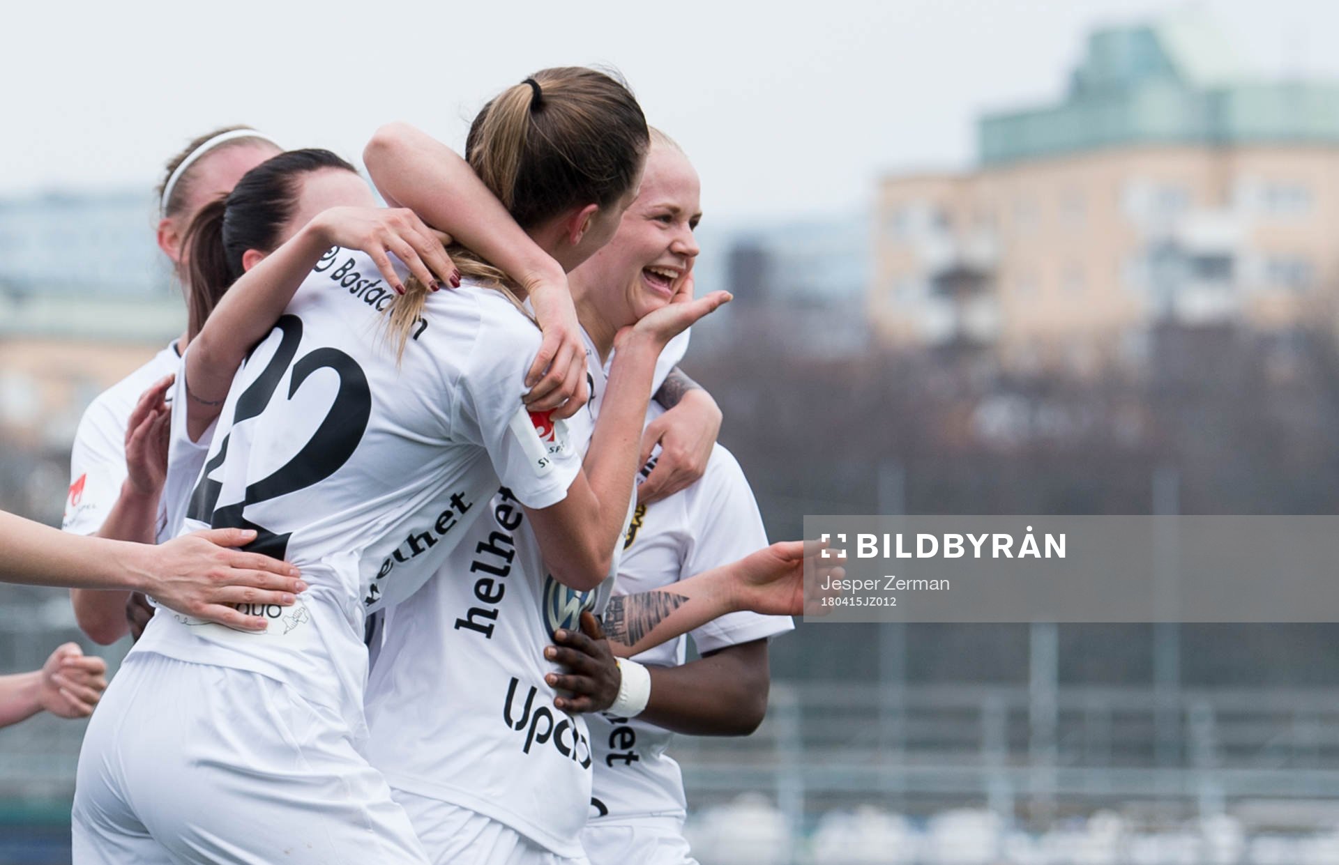 Umeås Wilma Öhman (v) jublar