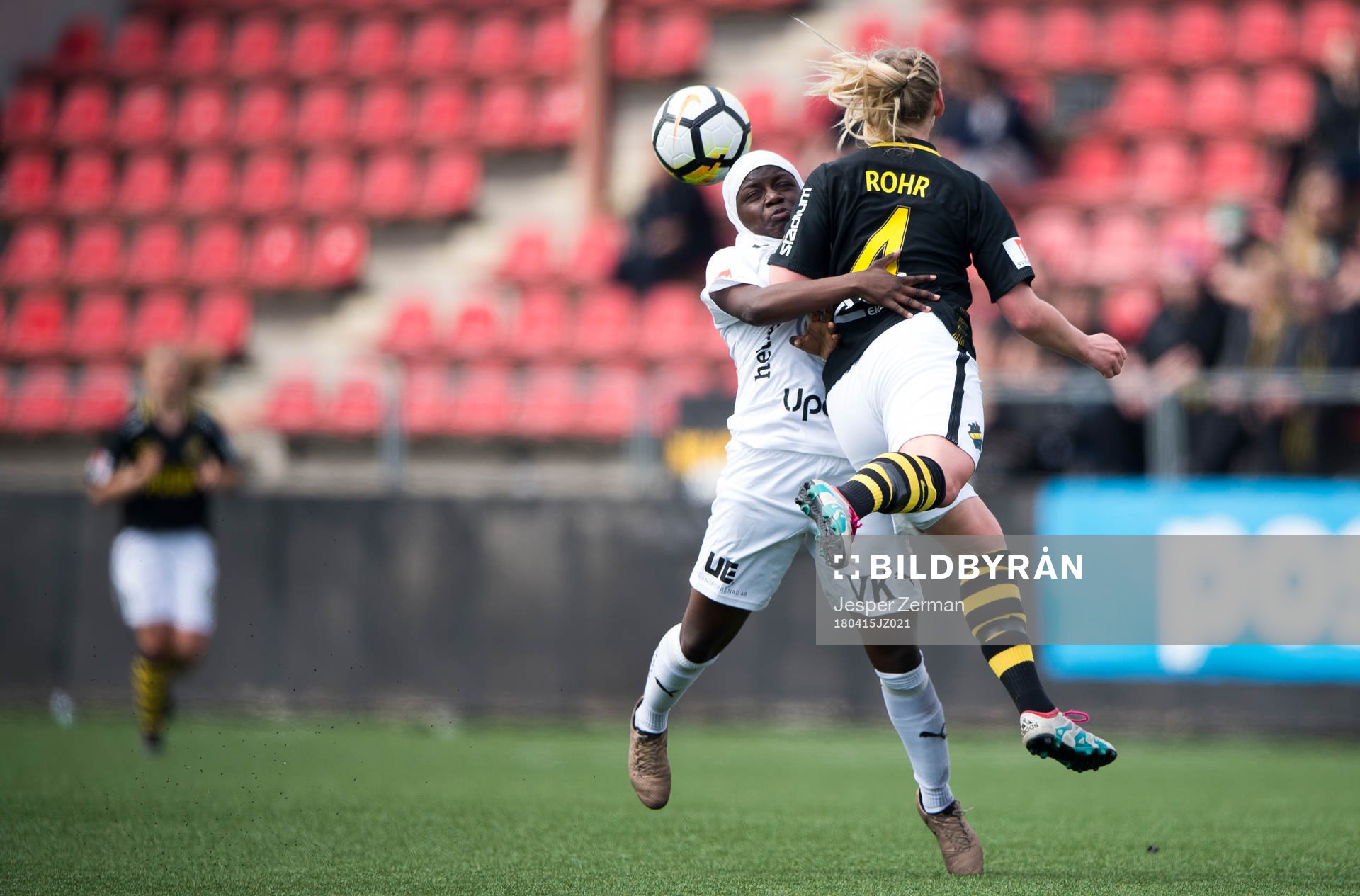 s Madeleine Rohr i en duell