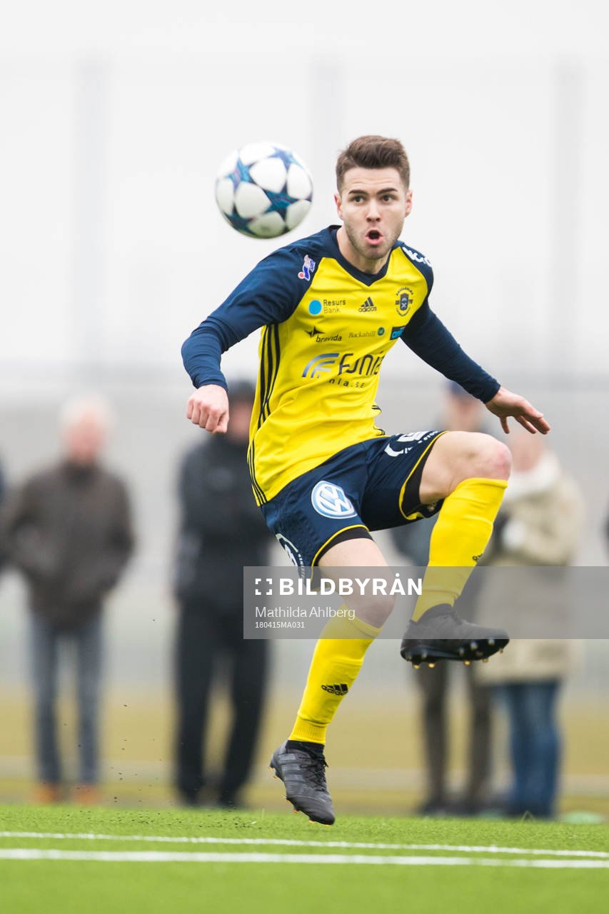 Ängelholms Edis Agelius under fotbollsmatchen i Division 1 Södra mellan Ängelholm och Karlskrona den 15 april 2018 i Ängelholm.