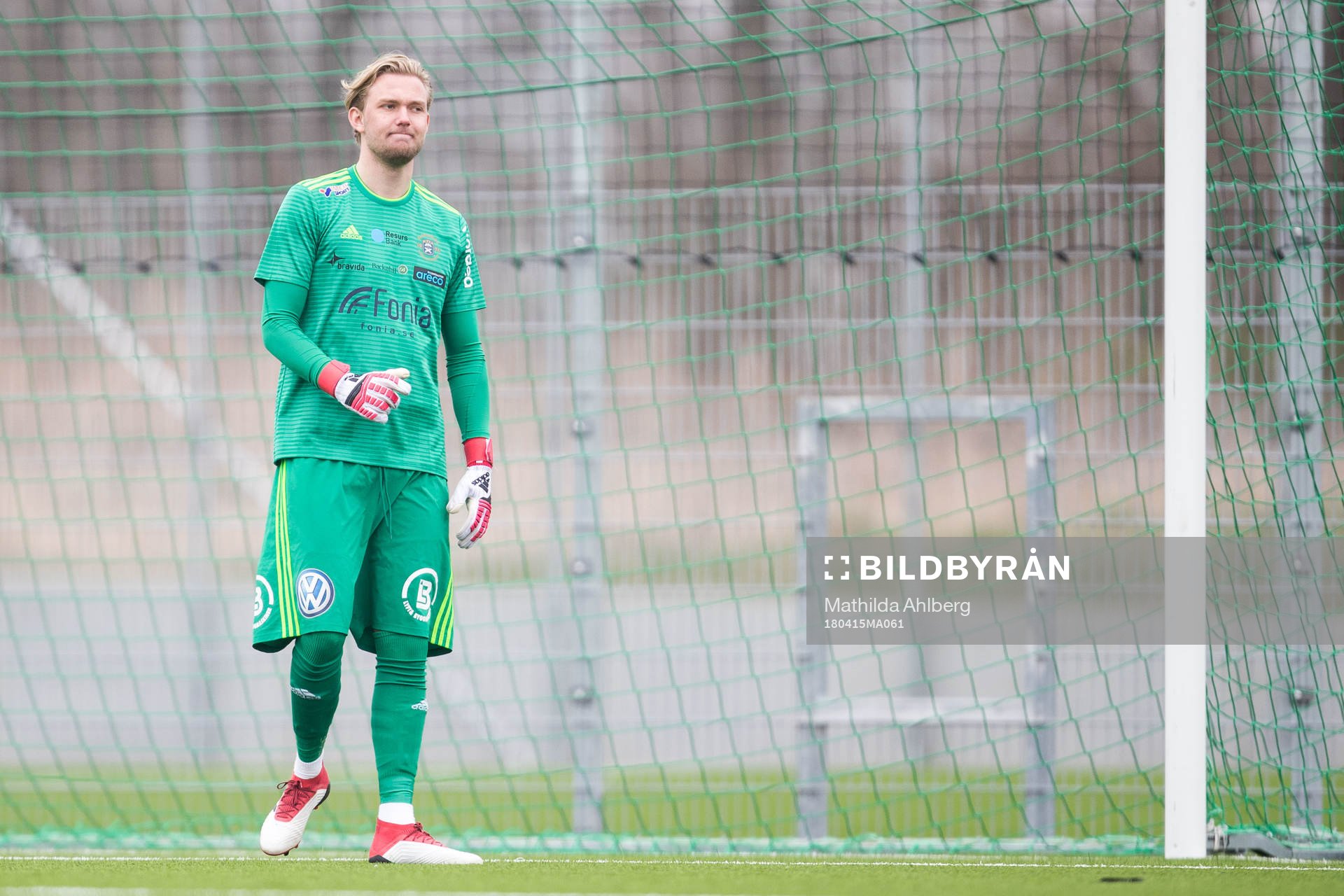 Ängelholms målvakt Linus Müller deppar