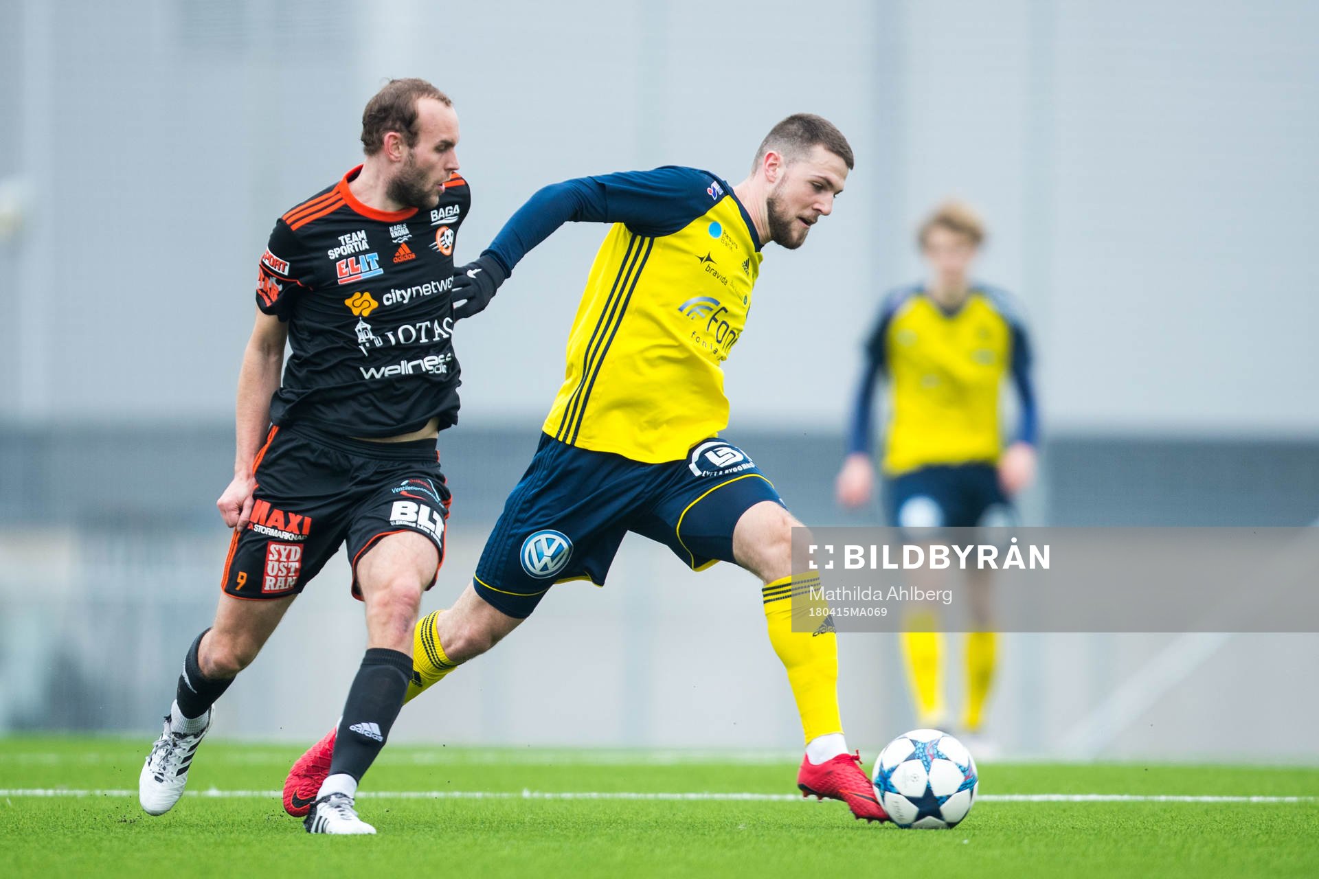 Karlskronas Christopher Christensson och Ängelholms Oliver Stojanovic Fredin under fotbollsmatchen i Division 1 Södra mellan Ängelholm och Karlskrona den 15 april 2018 i Ängelholm.
