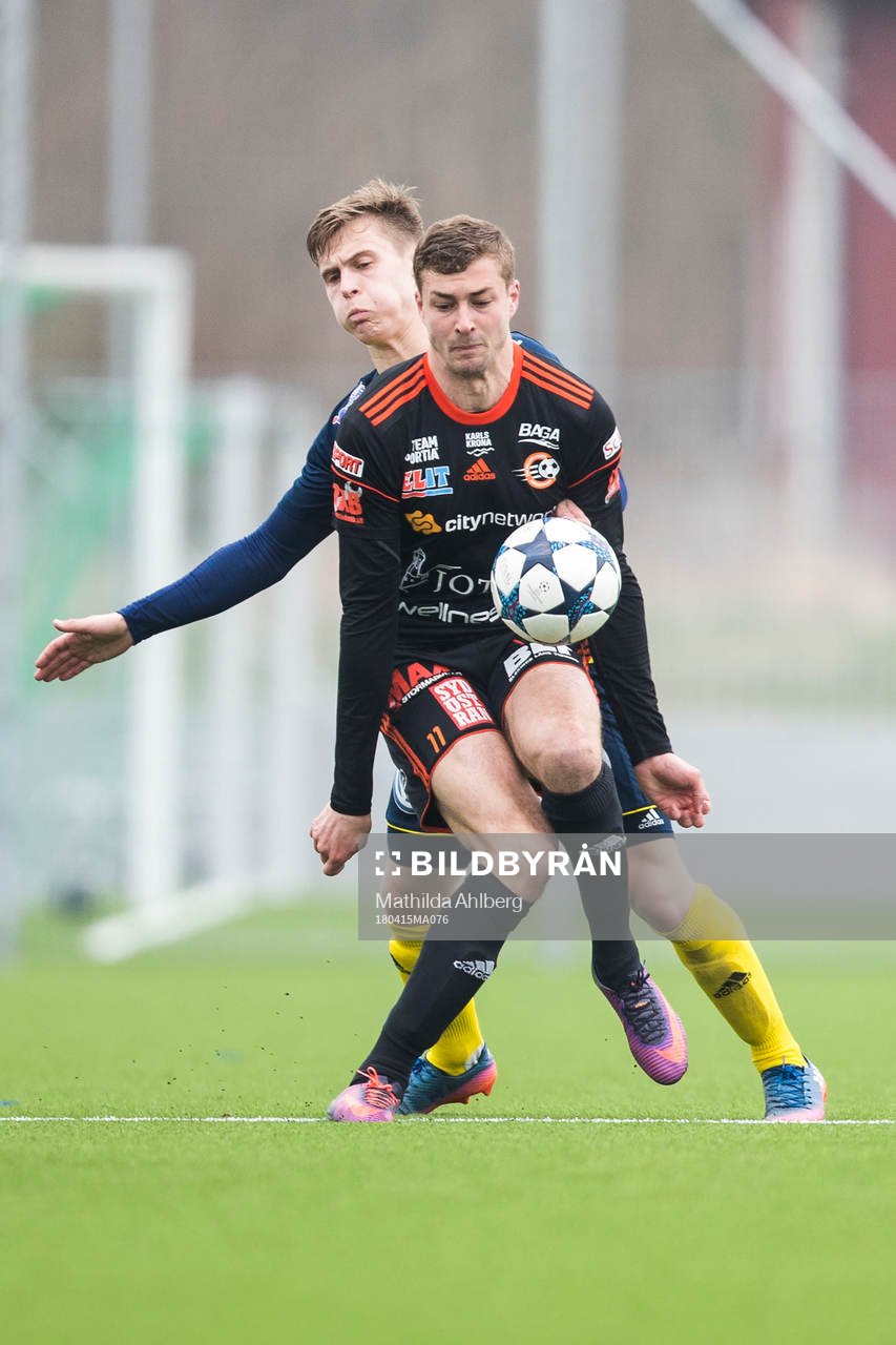 Karlskronas Karl Lindqvist under fotbollsmatchen i Division 1 Södra mellan Ängelholm och Karlskrona den 15 april 2018 i Ängelholm.