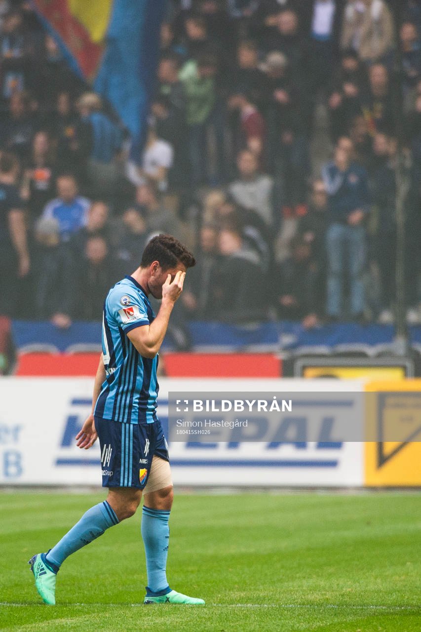 Djurgårdens Kerim Mrabti deppar när han tvingas utgå