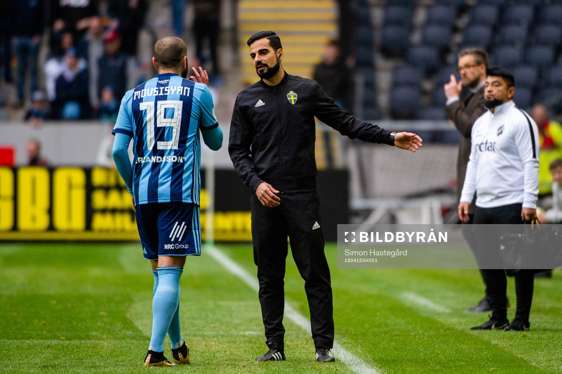 Fjärdedomaren Mohammed Al-Hakim och Djurgårdens Yura