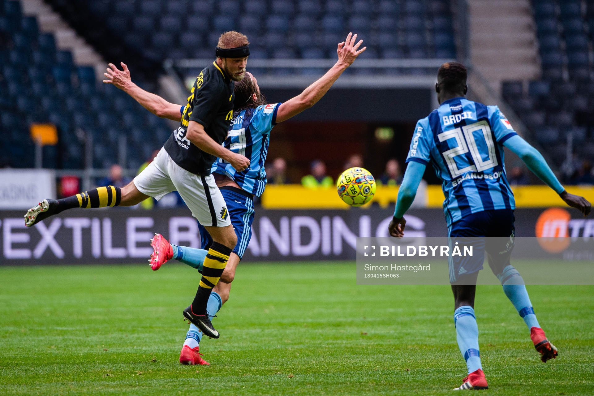 s Daniel Sundgren och Djurgårdens Jonas Olsson