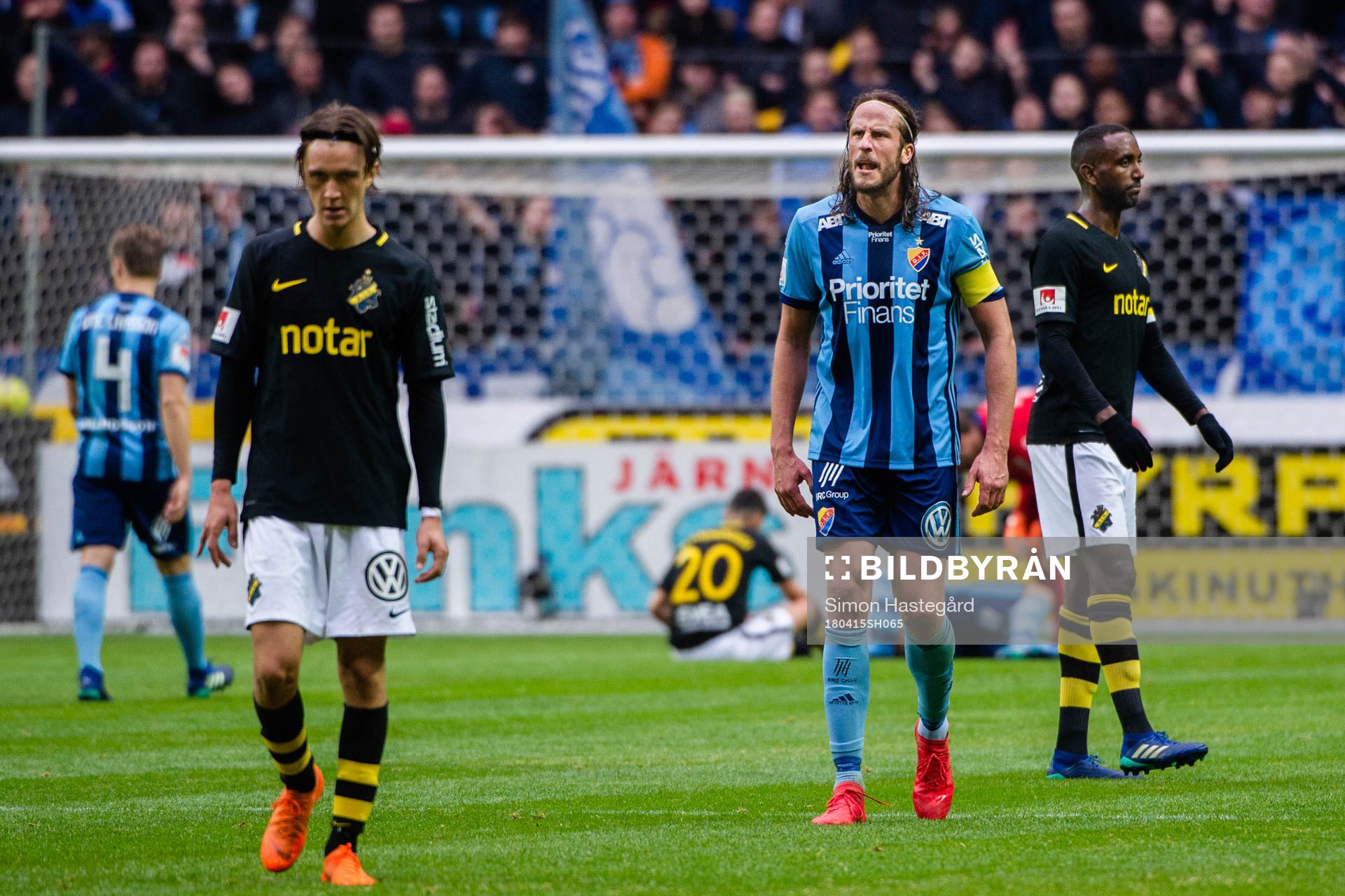 Djurgårdens Jonas Olsson reagerar