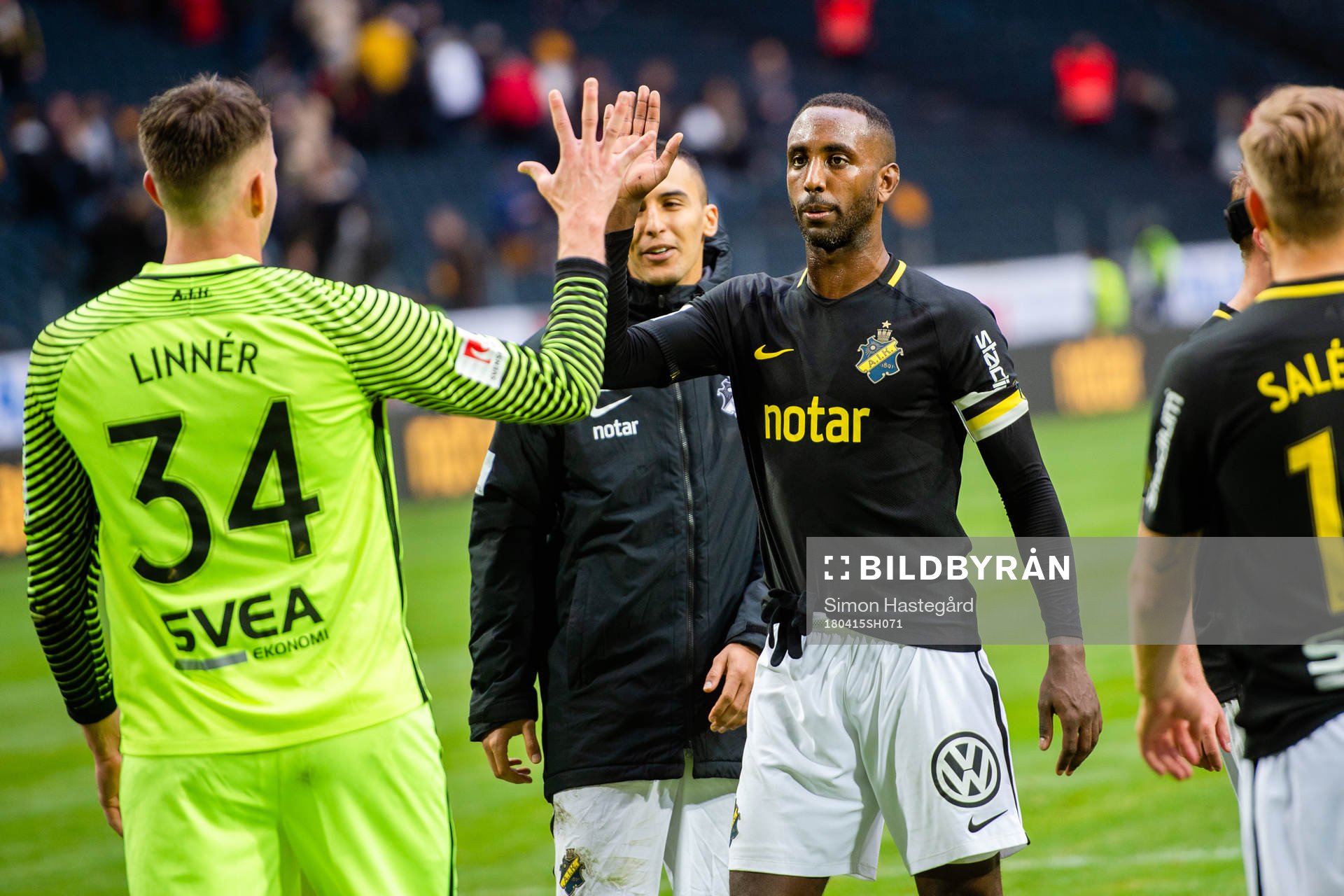 AIK:s målvakt Oscar Linnér och Henok Goitom jublar efter fotbollsmatchen i Allsvenskan mellan AIK och Djurgården den 15 april 2018 i Stockholm.