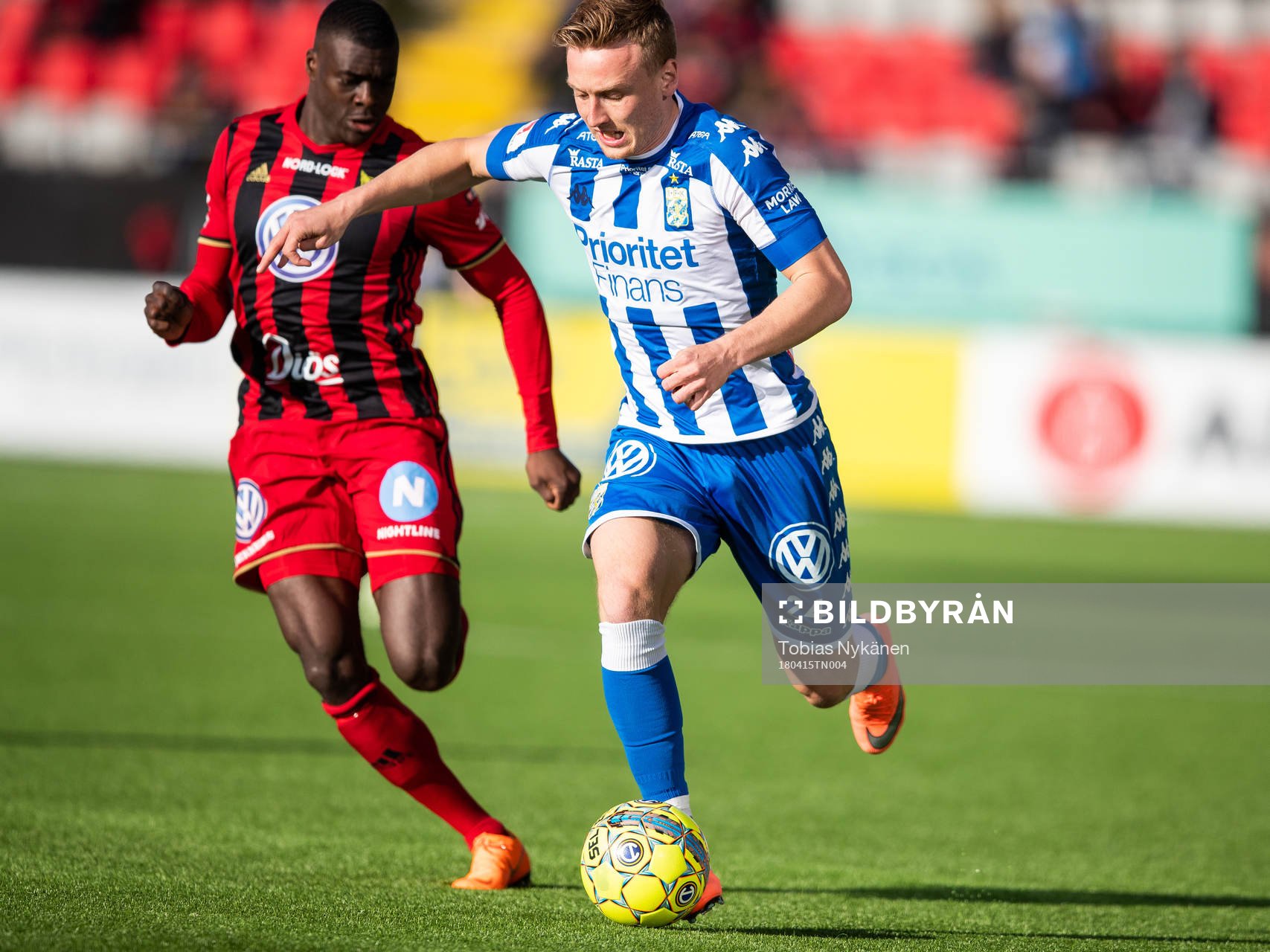 Östersunds Ken Sema jagar IFK Göteborgs Sebastian Ohlsson
