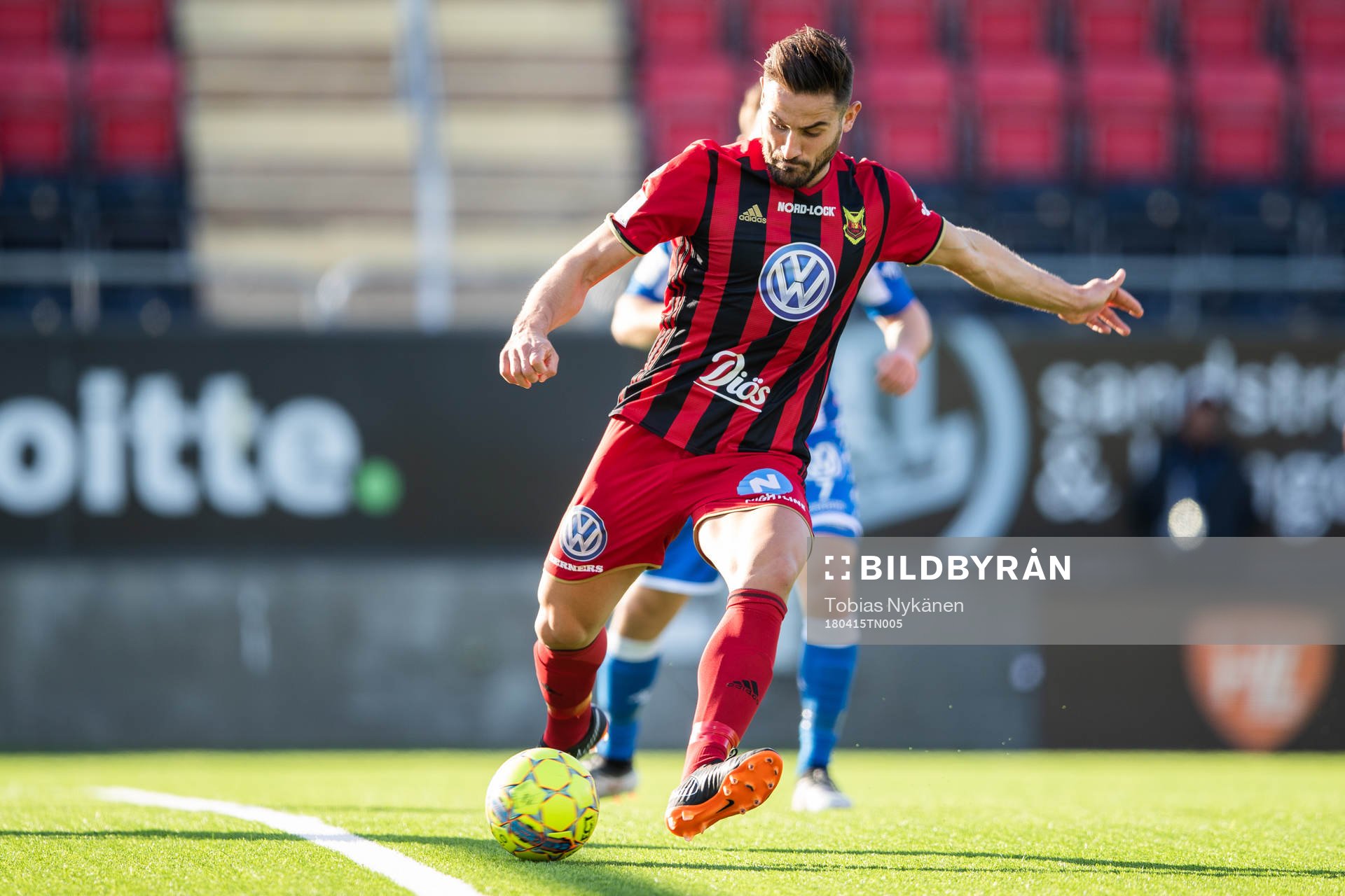 Östersunds Sotirios Papagiannopoulos med bollen