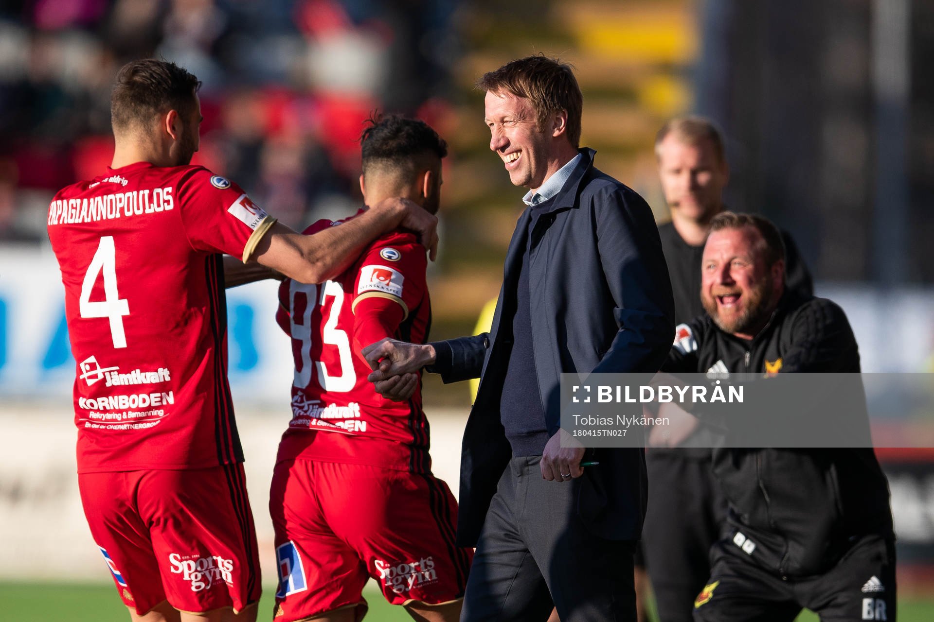 Östersunds Saman Ghoddos jublar med tränare Graham Potter