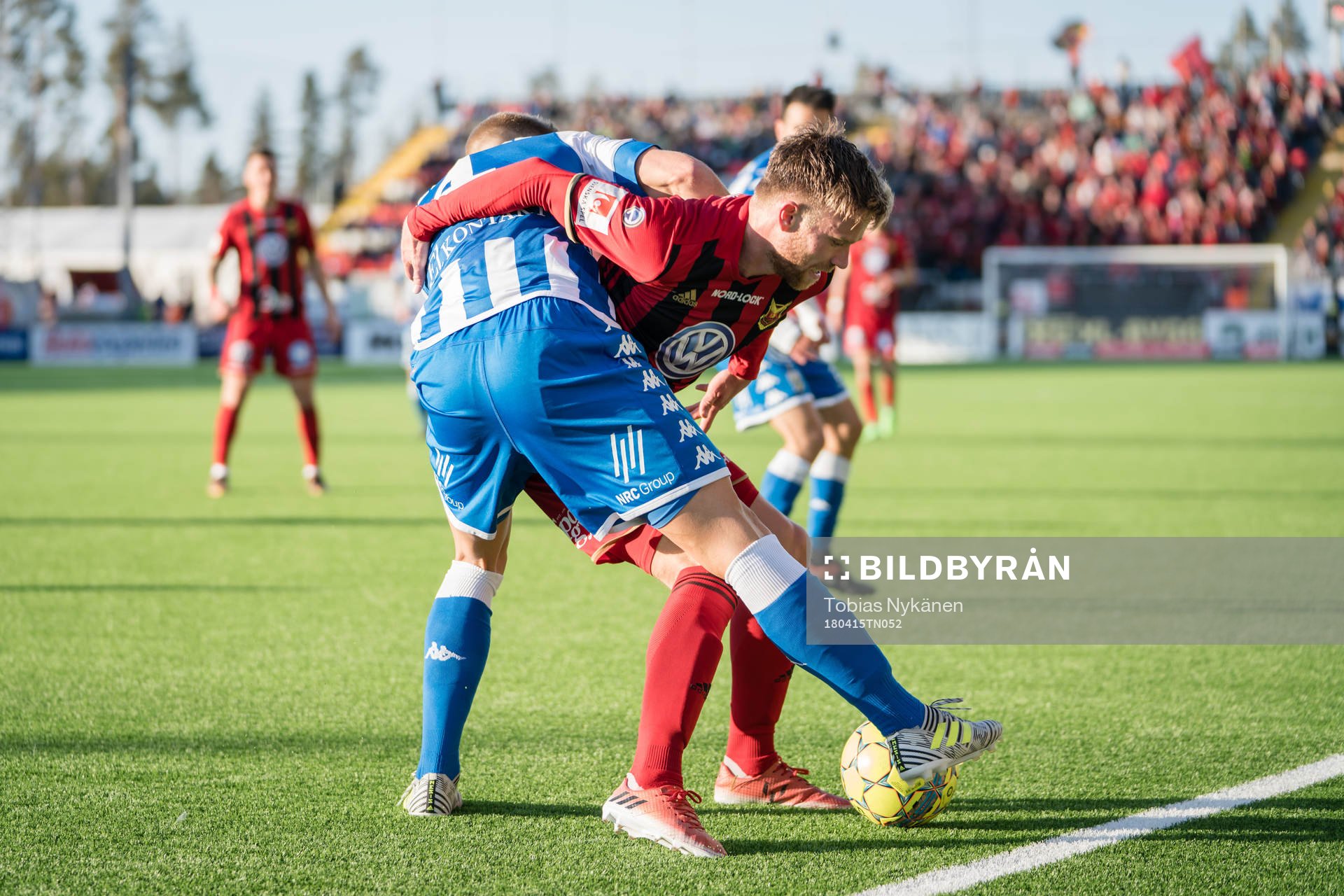 Östersunds Dennis Widgren mot IFK Göteborgs Carl Starfelt