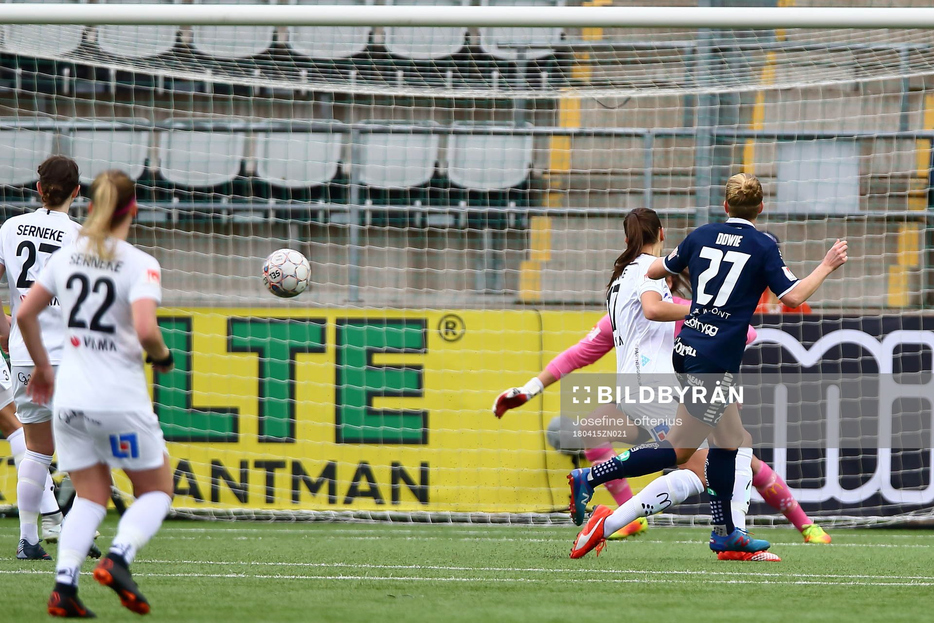 Linköpings Natasha Dowie gör mål 1-0