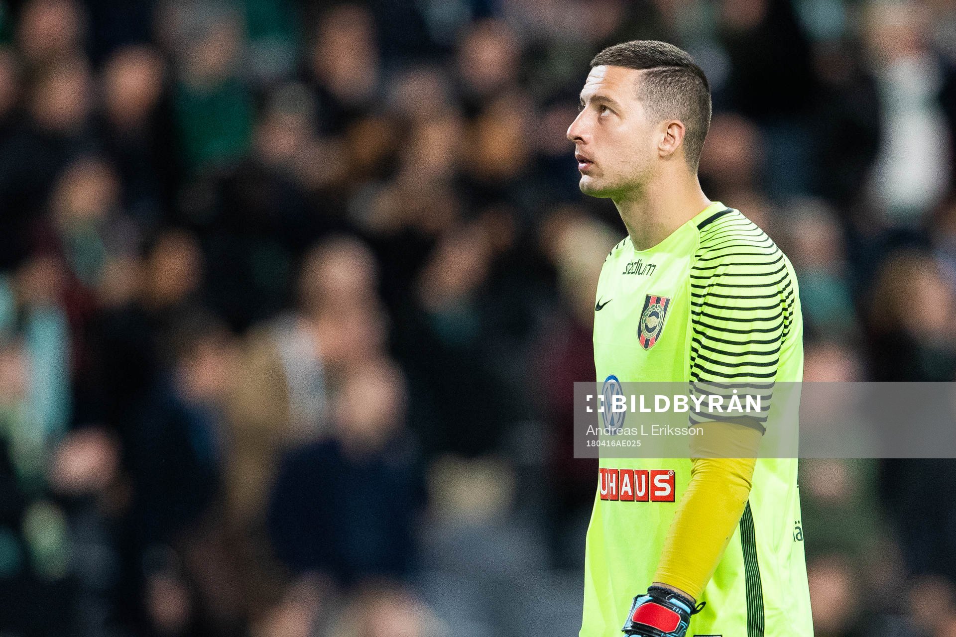 Brommapojkarnas målvakt Nikola Petric deppar