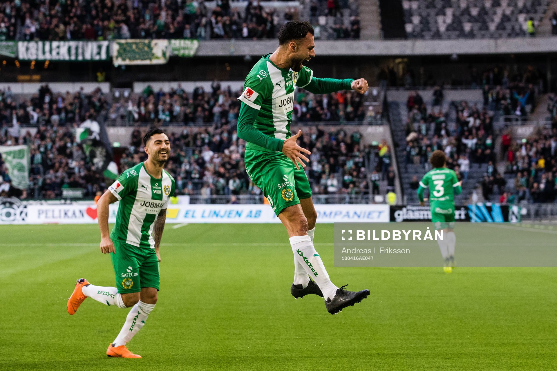 Hammarbys Imad Khalili jublar tillsammans med Jiloan Hamad efter att ha gjort 1-0 för Hammarby under fotbollsmatchen i Allsvenskan mellan Hammarby och Brommapojkarna den 16 april 2018 i Stockholm.
