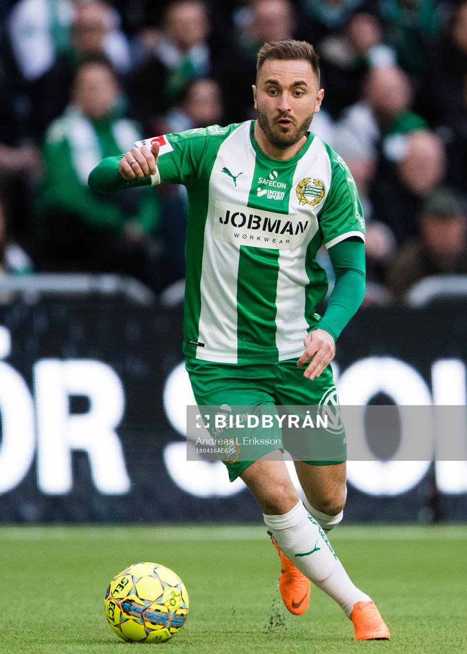 Hammarbys Muamer Tankovic med bollen