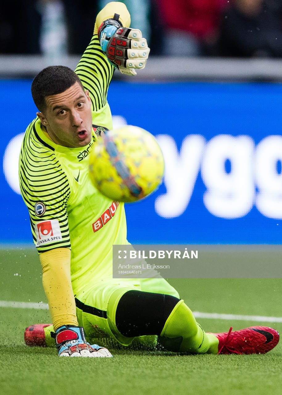 Brommapojkarnas målvakt Nikola Petric