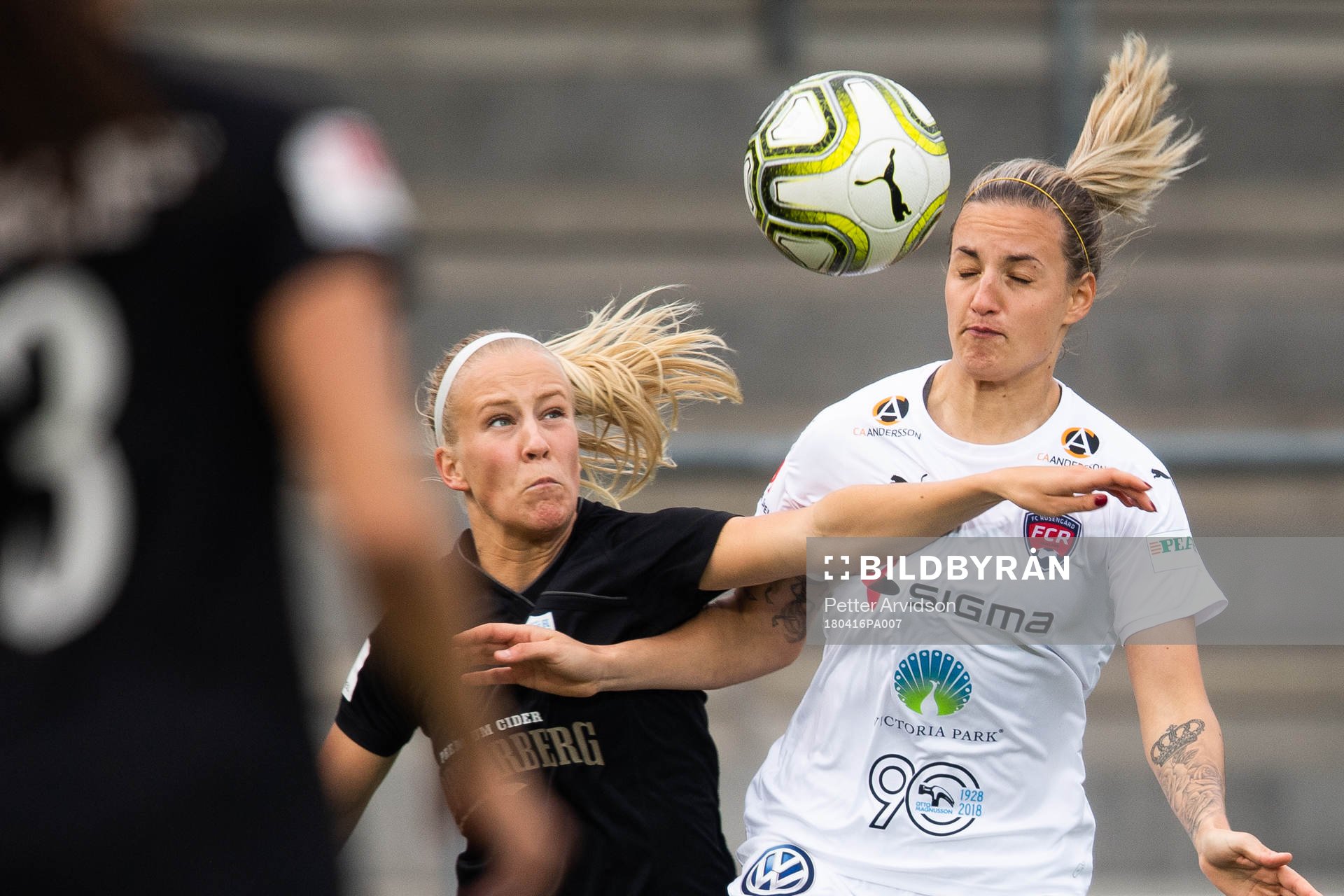 Göteborgs Adelina Engman och Rosengårds Nathalie Björn i