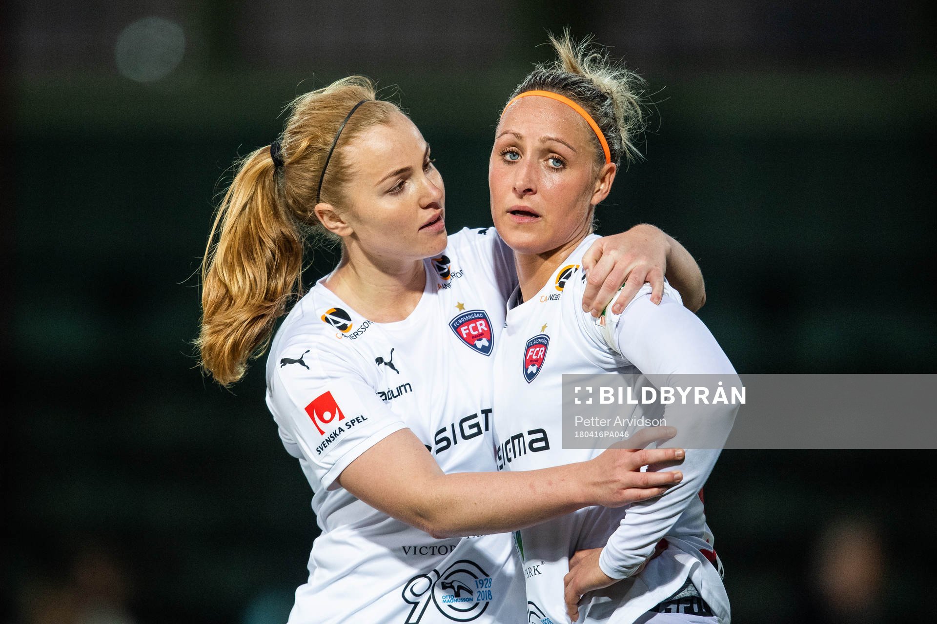 Rosengårds Glodis Perla Viggosdottir tröstar Sanne