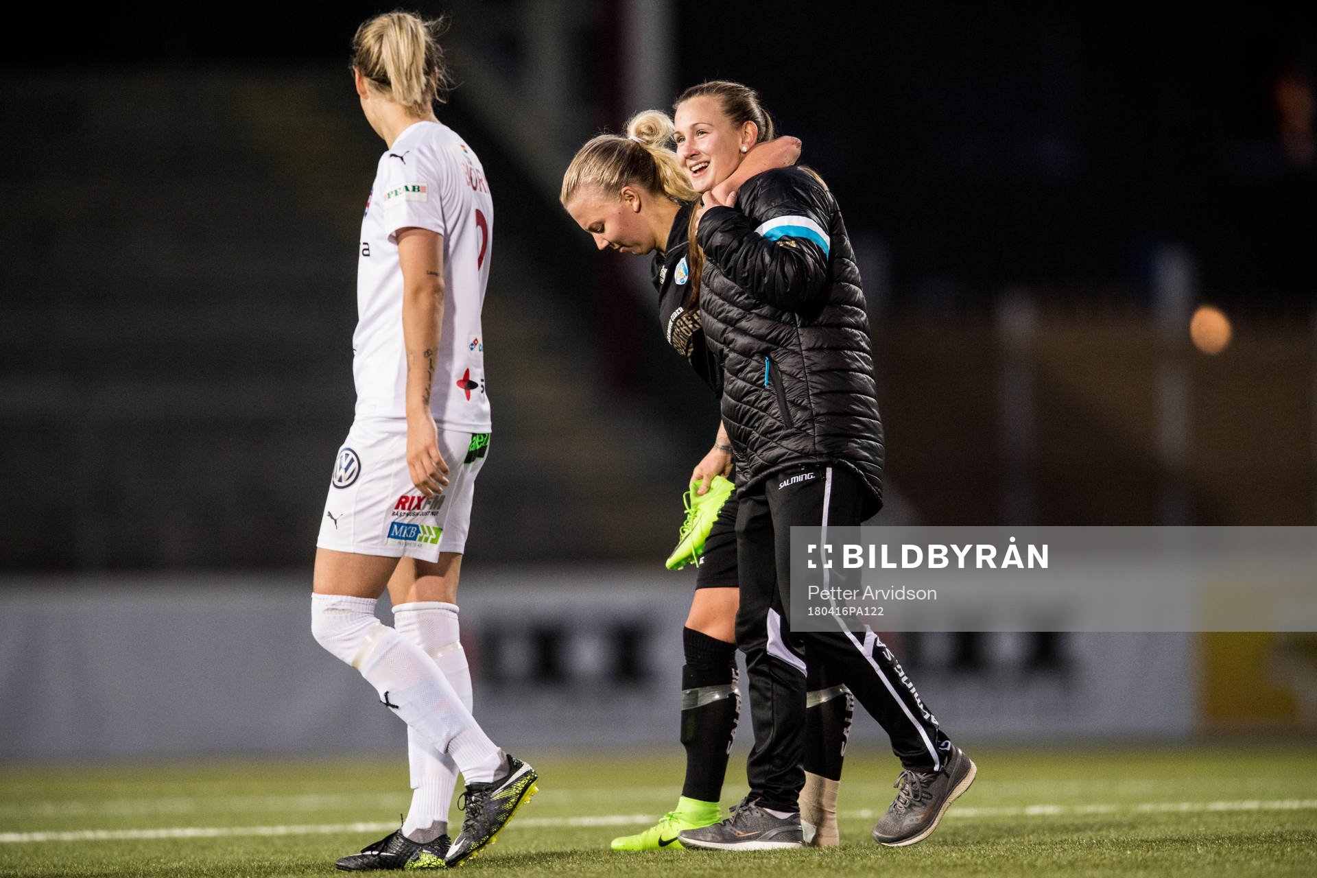 Göteborgs Nathalie Persson får hjälp av planen med