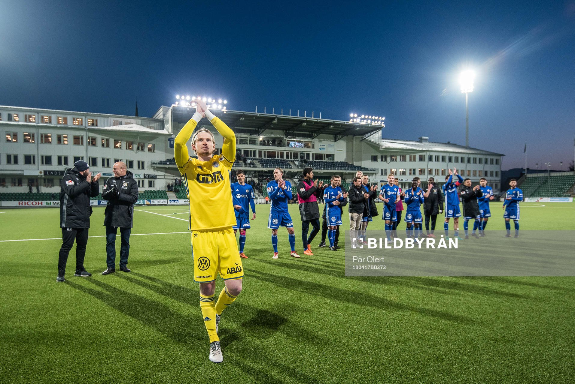 Sundsvalls målvakt William Eskelinen jublar