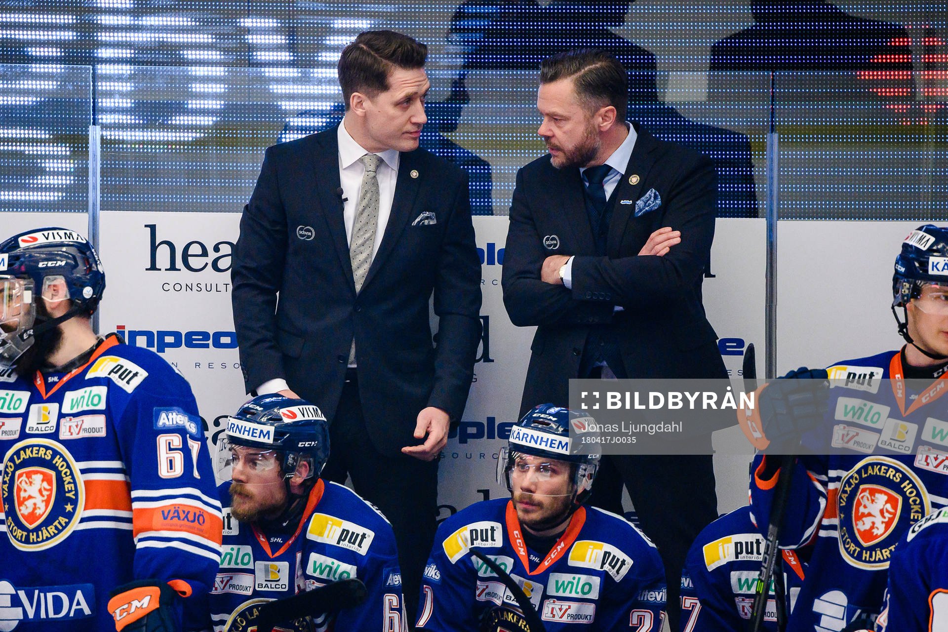 Växjös tränare Sam Hallam och assisterande tränare