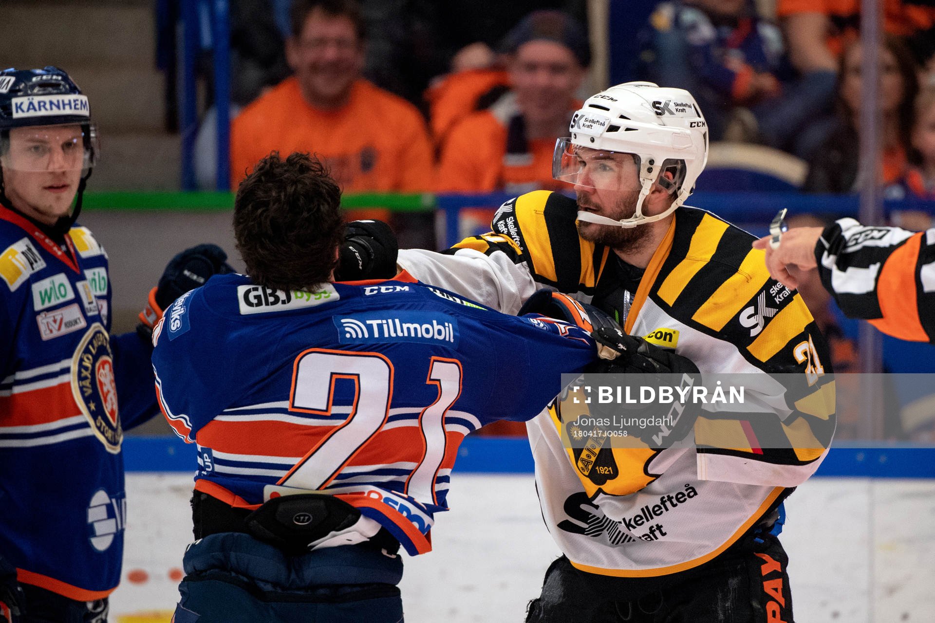 Växjös Andy Miele och Skellefteås Jimmie Ericsson i ett