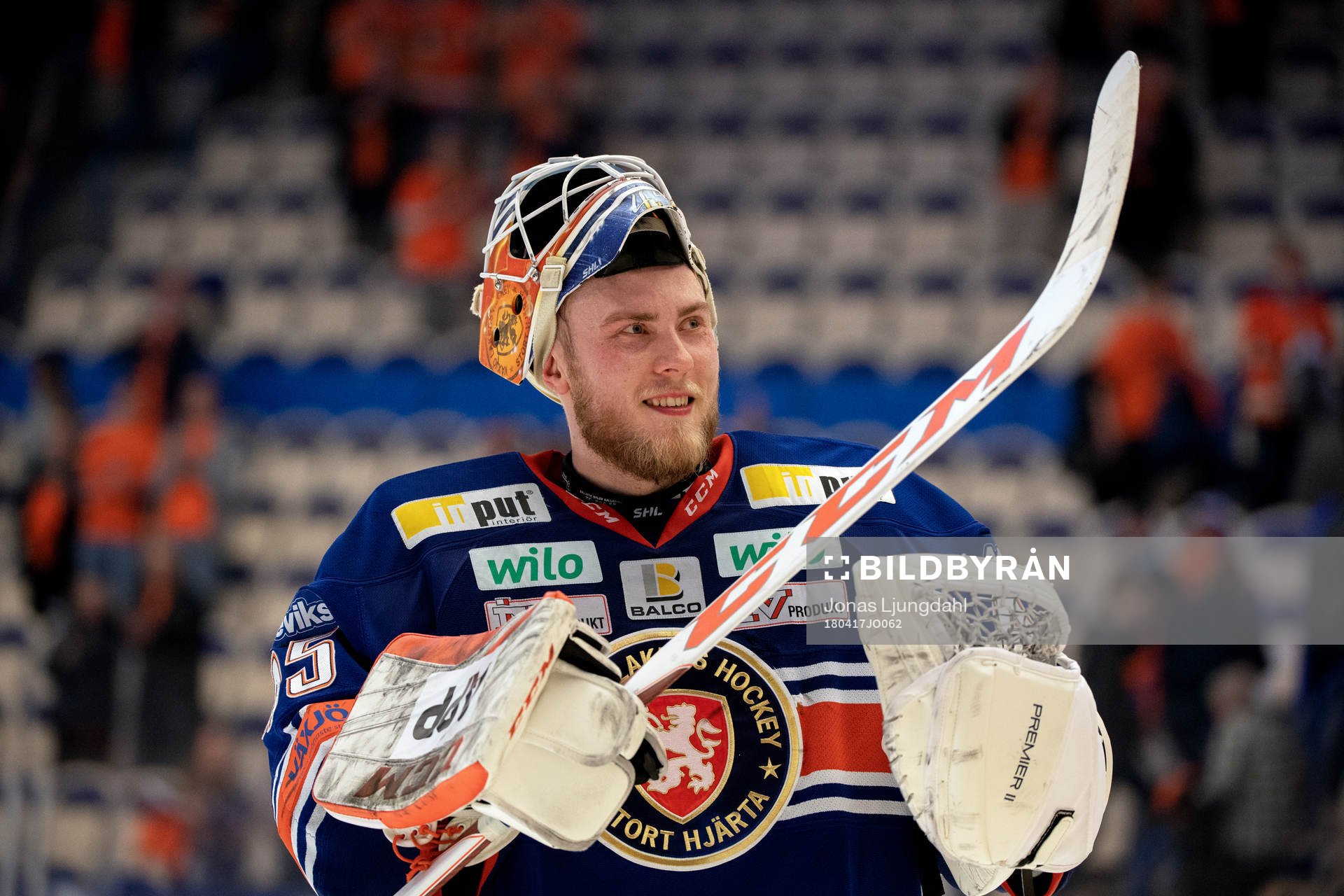 Växjös målvakt Viktor Andrén jublar