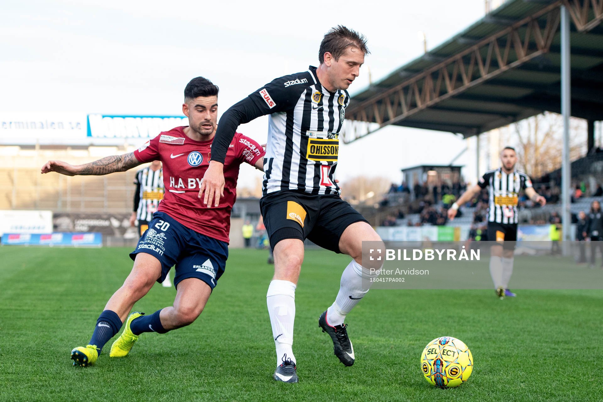 Örgrytes Diego Montiel och Landskronas Philip Andersson