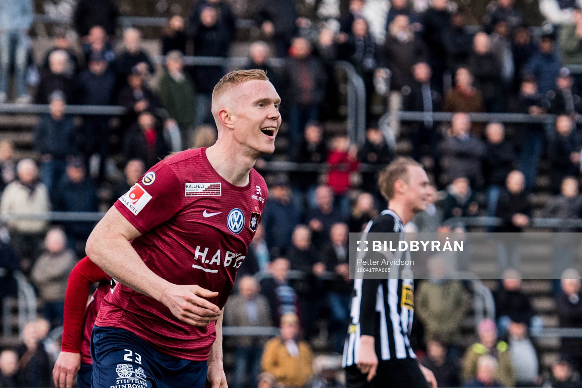 Örgrytes David Engström jublar