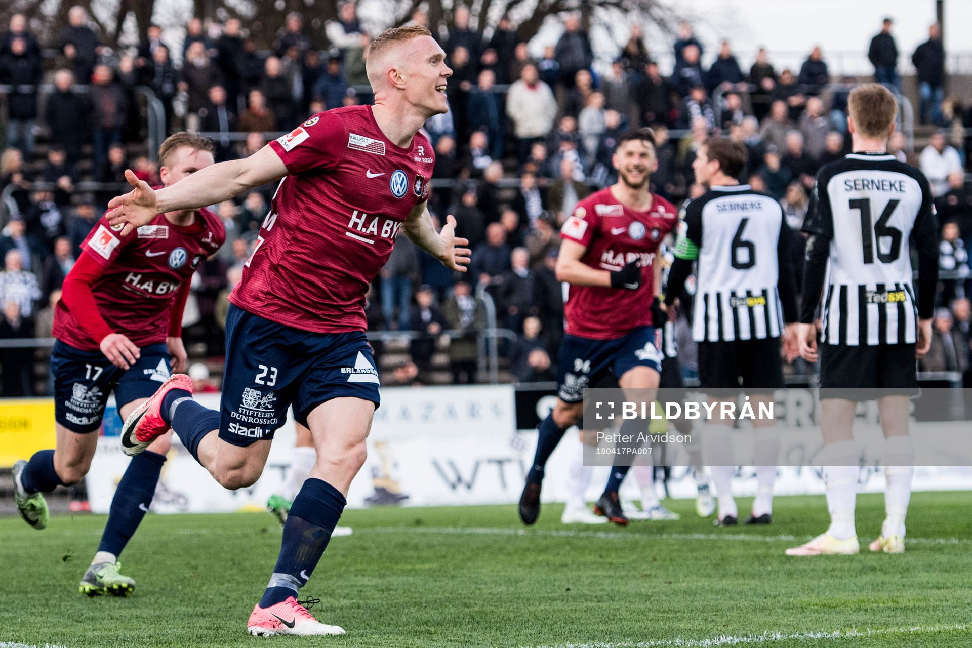 Örgrytes David Engström jublar