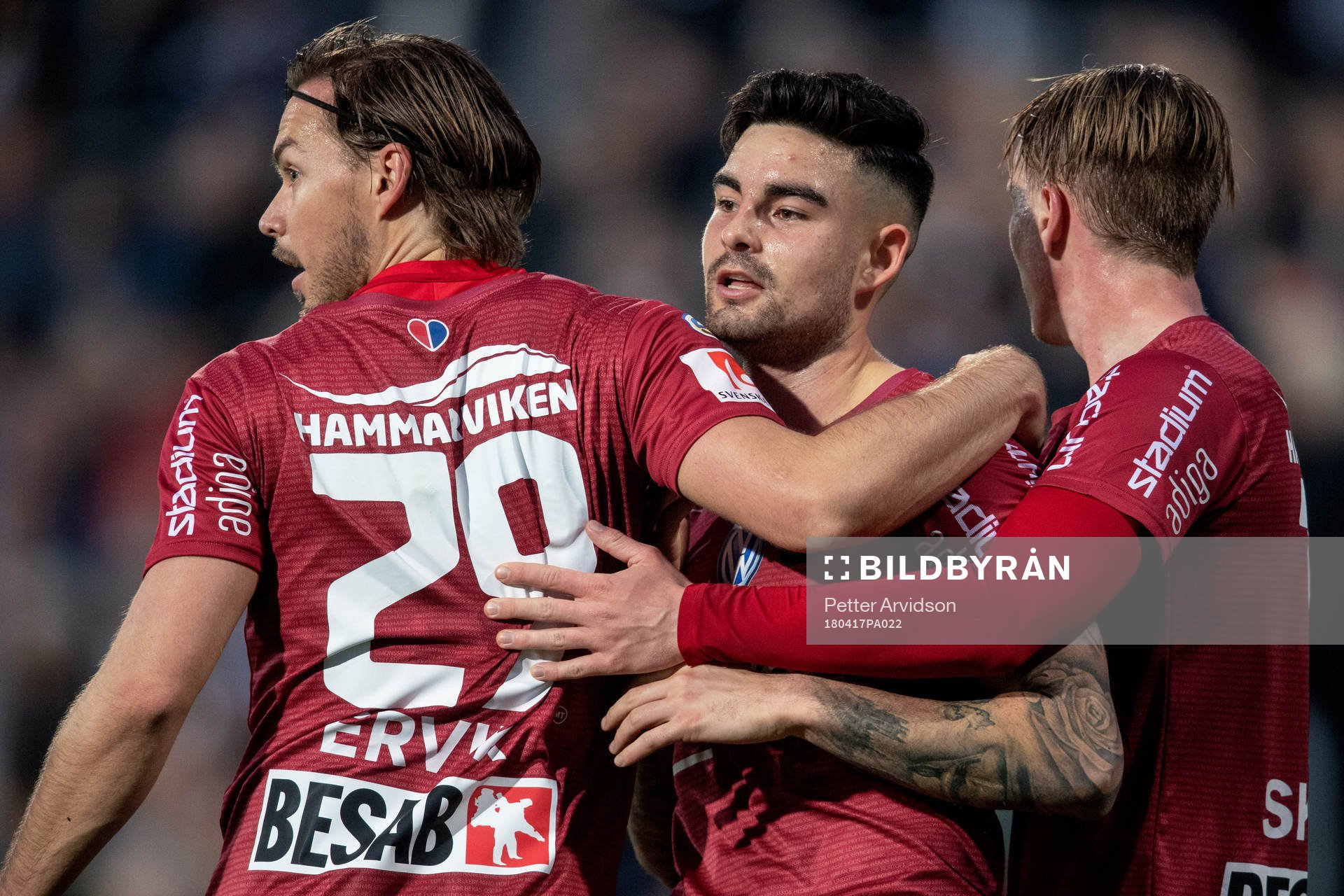 Örgrytes Diego Montiel jublar med lagkamrater