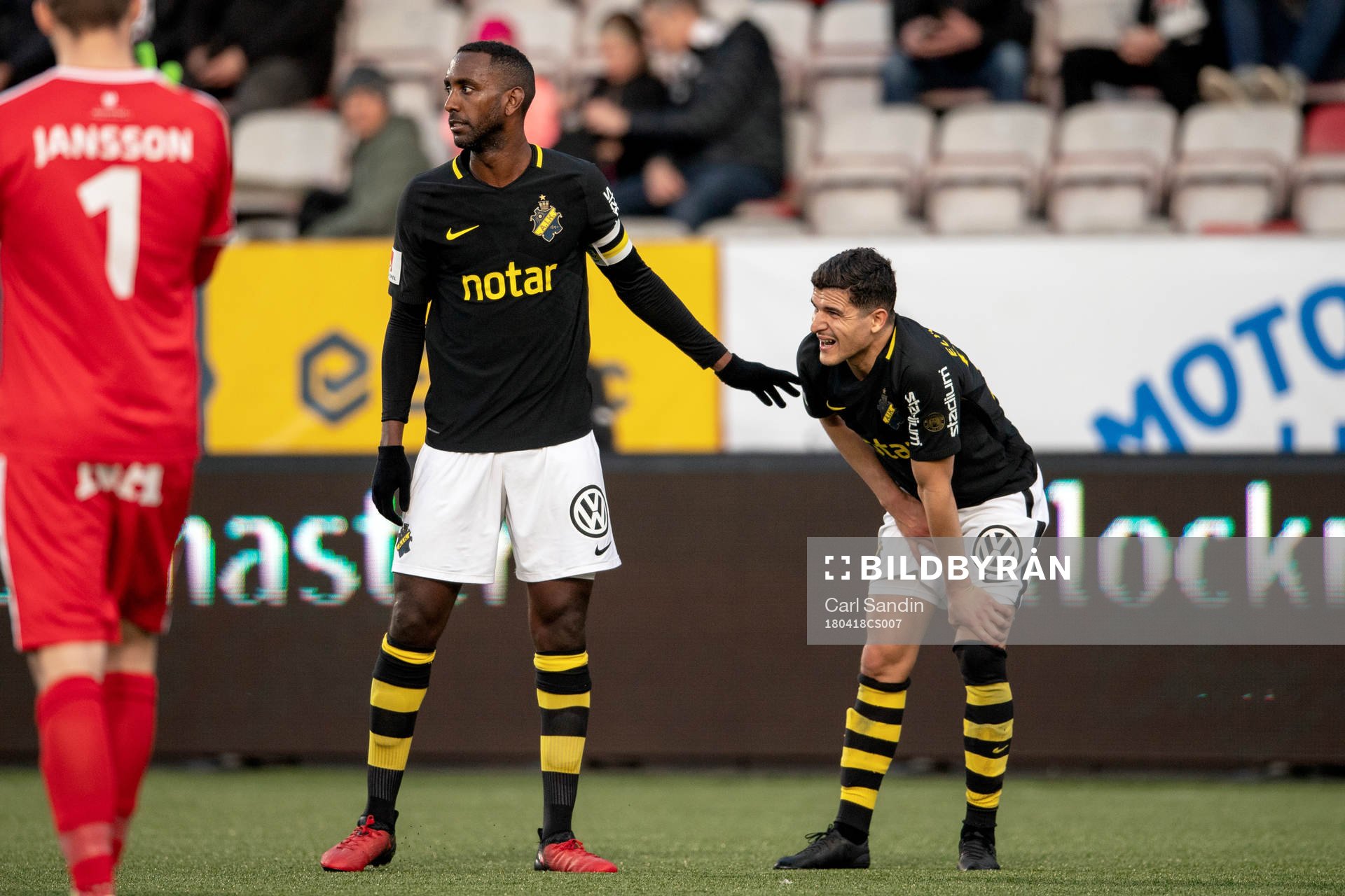 s Tarik Elyounoussi har ont