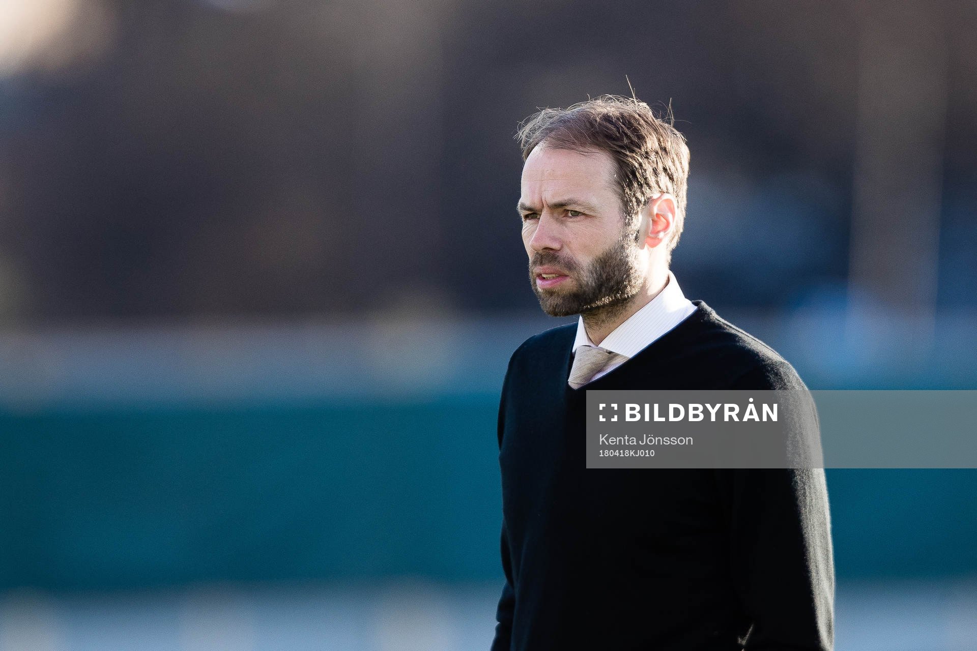 Häckens tränare Andreas Alm innan fotbollsmatchen i