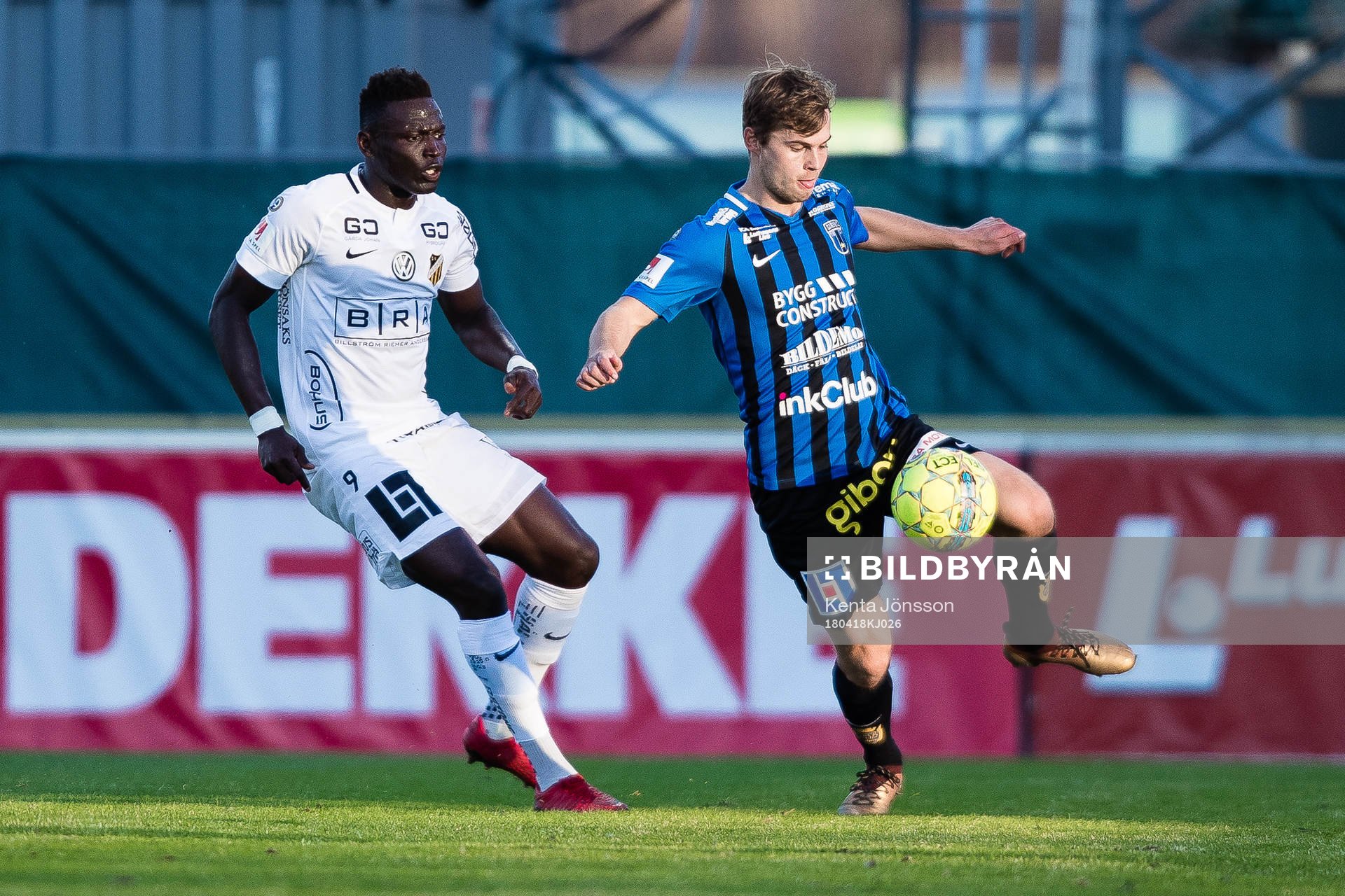 Sirius Sam Lundholm och Häckens Alhassan Kamara