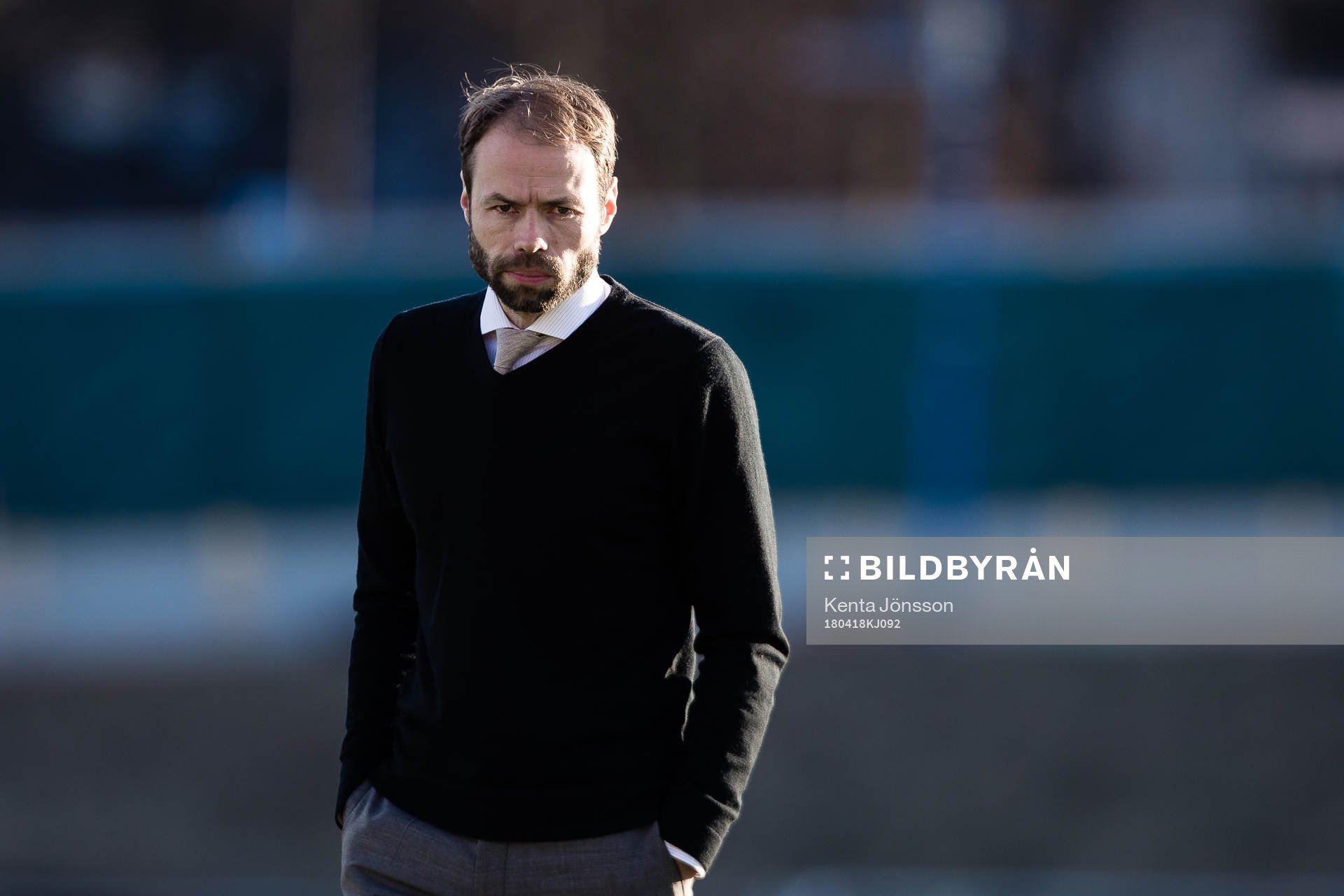 Häckens tränare Andreas Alm innan fotbollsmatchen i