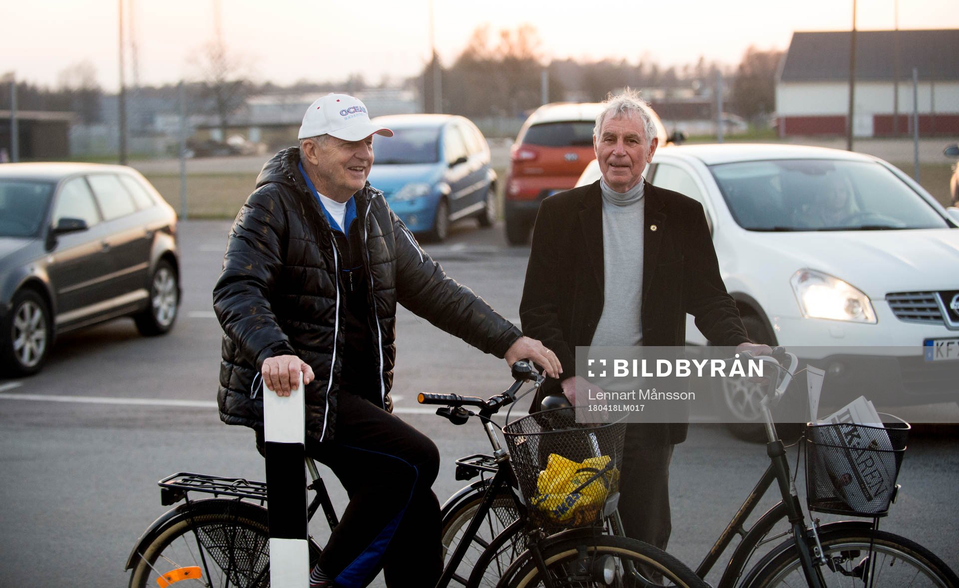 Två supporters, Olle Andersson och Nils Larsson,  i