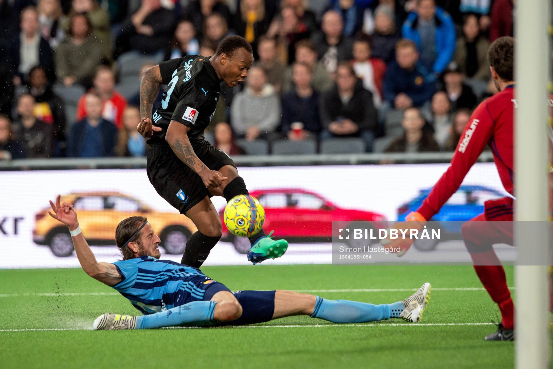 Djurgårdens Jonas Olsson och Malmö FFs Carlos Strandberg