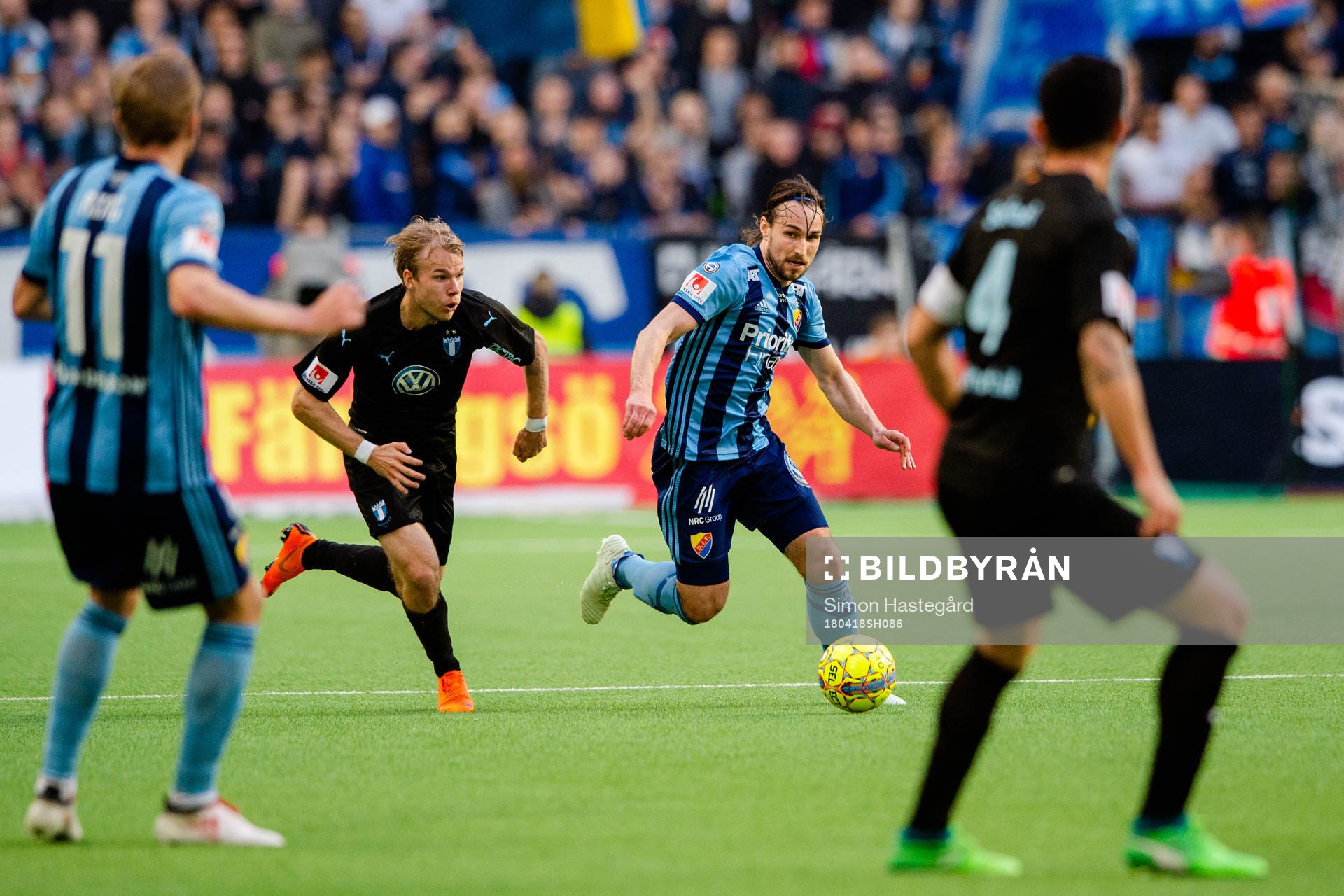 Malmö FFs Oscar Lewicki och Djurgårdens Kevin Walker